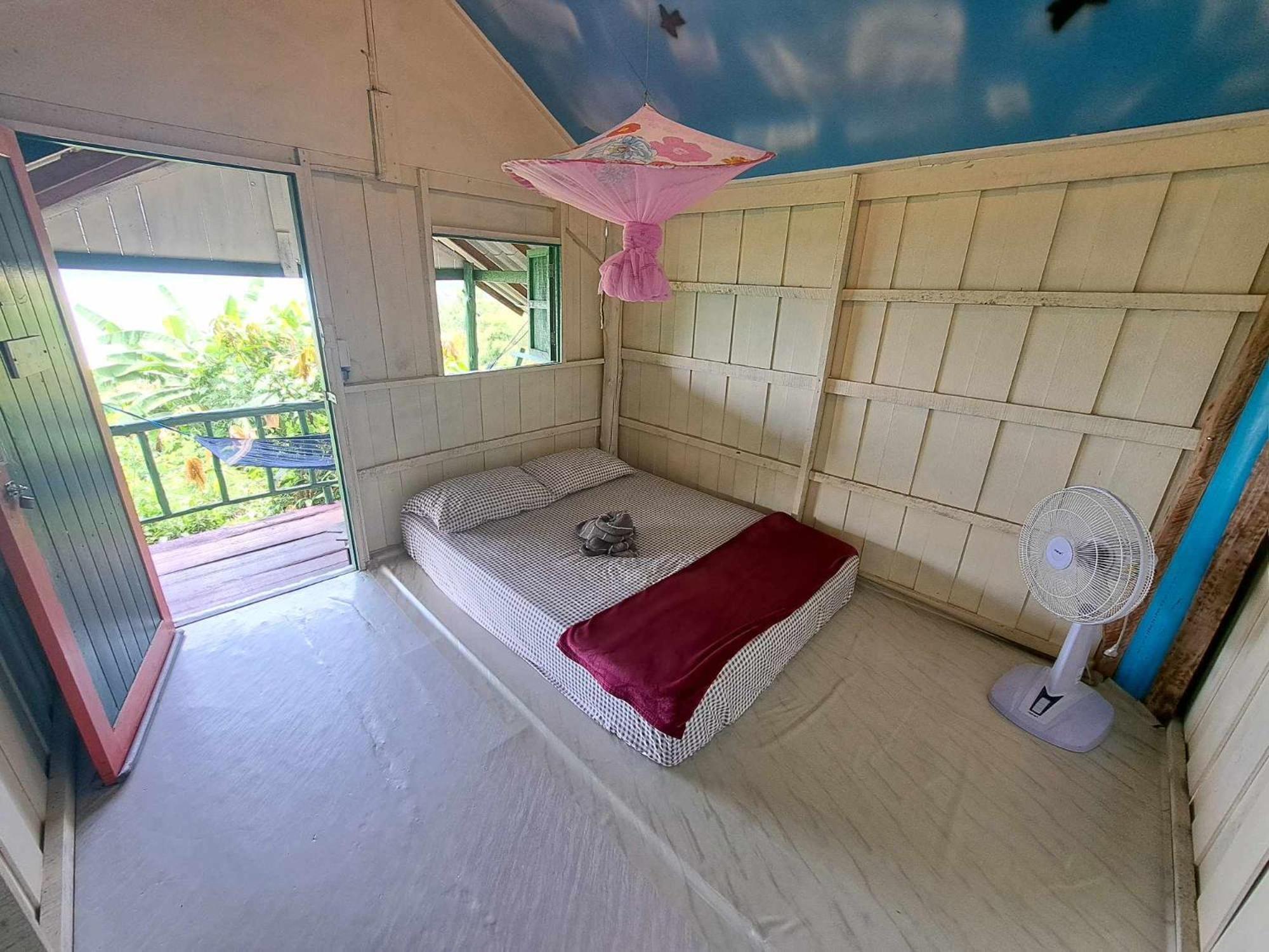 Neeno Hut Guest house *