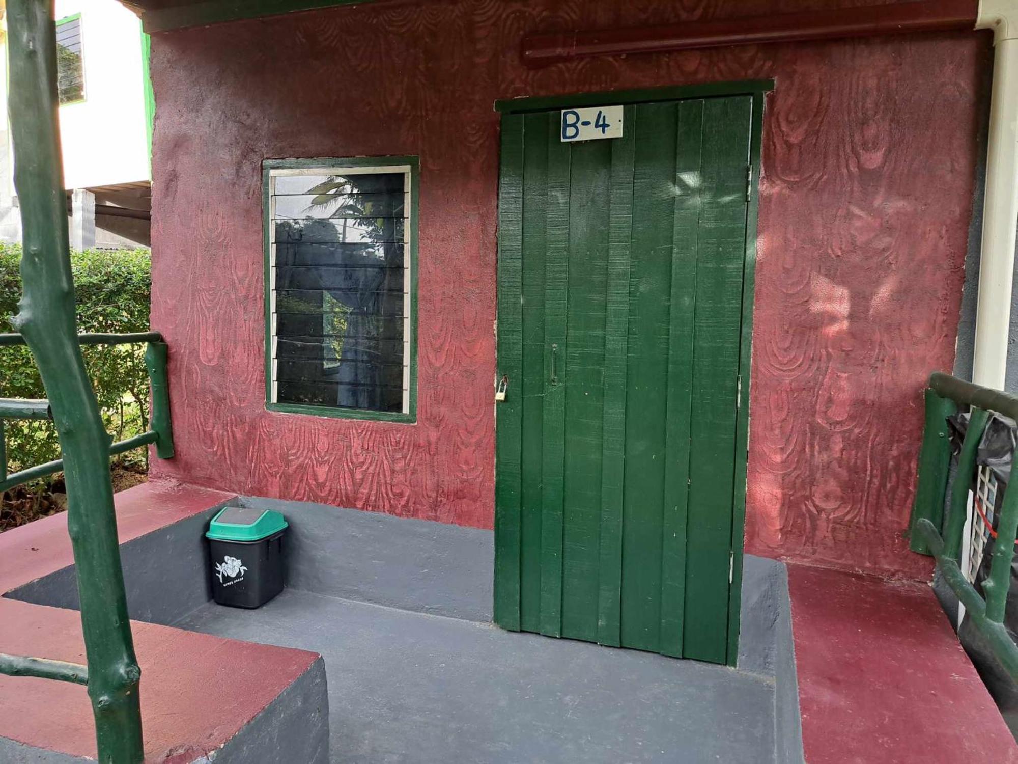 Neeno Hut Guest house