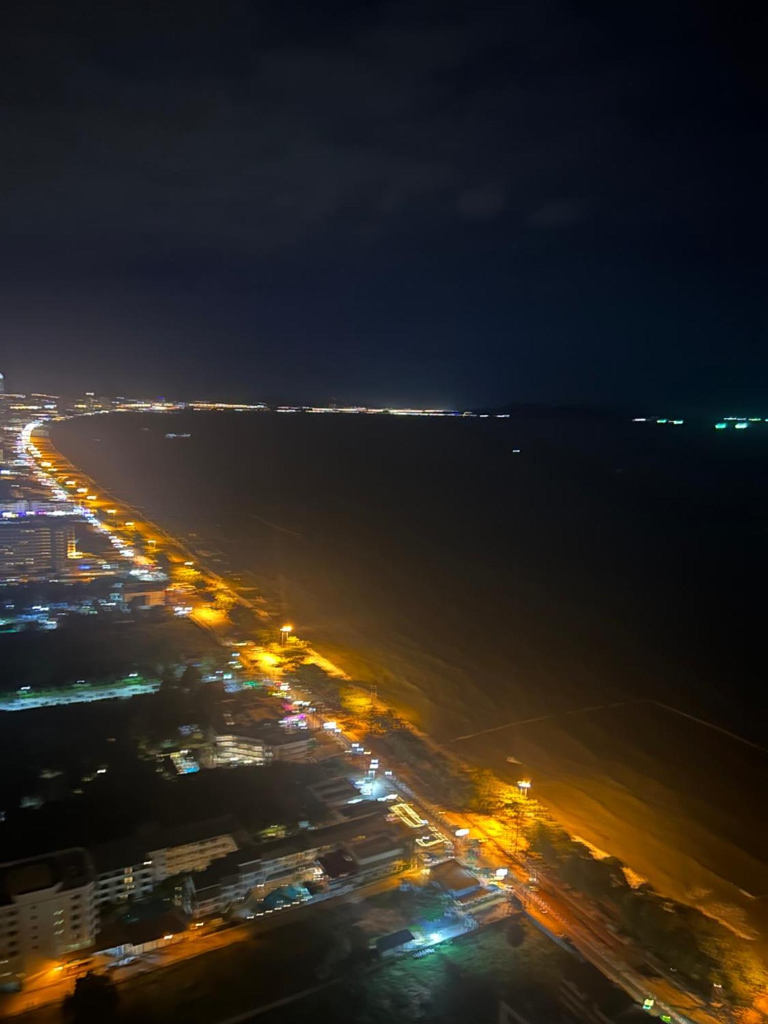 Copacabana 科帕卡巴纳海乔木提安海滩毗邻乔木提安夜市 * Jomtien Beach
