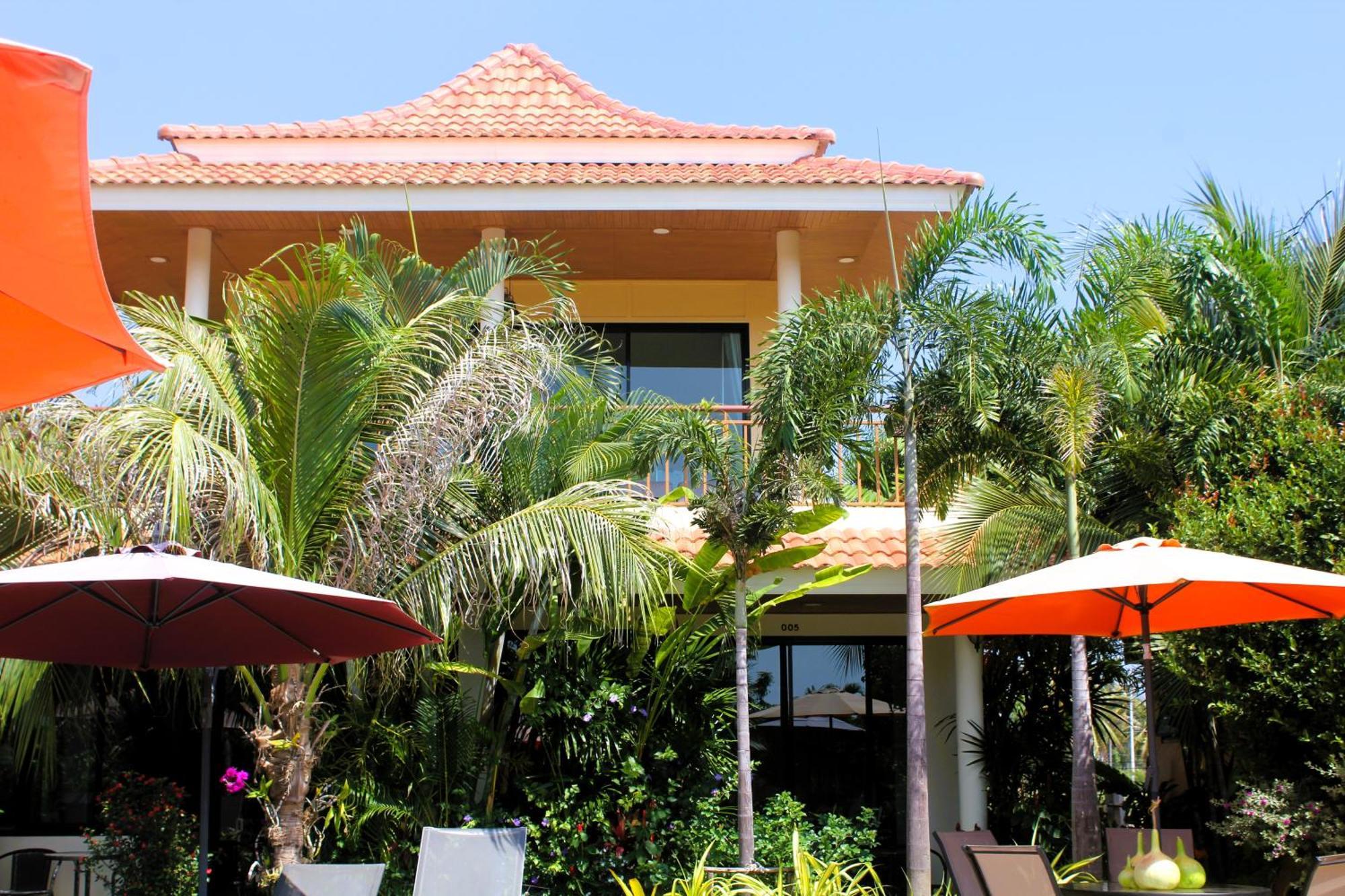 Aurora Resort *