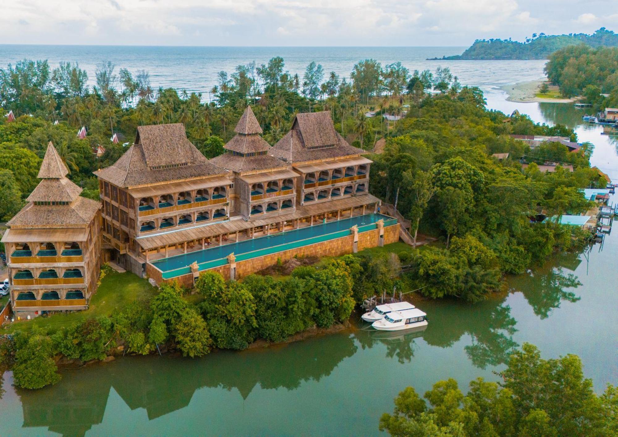Santhiya Tree Resort