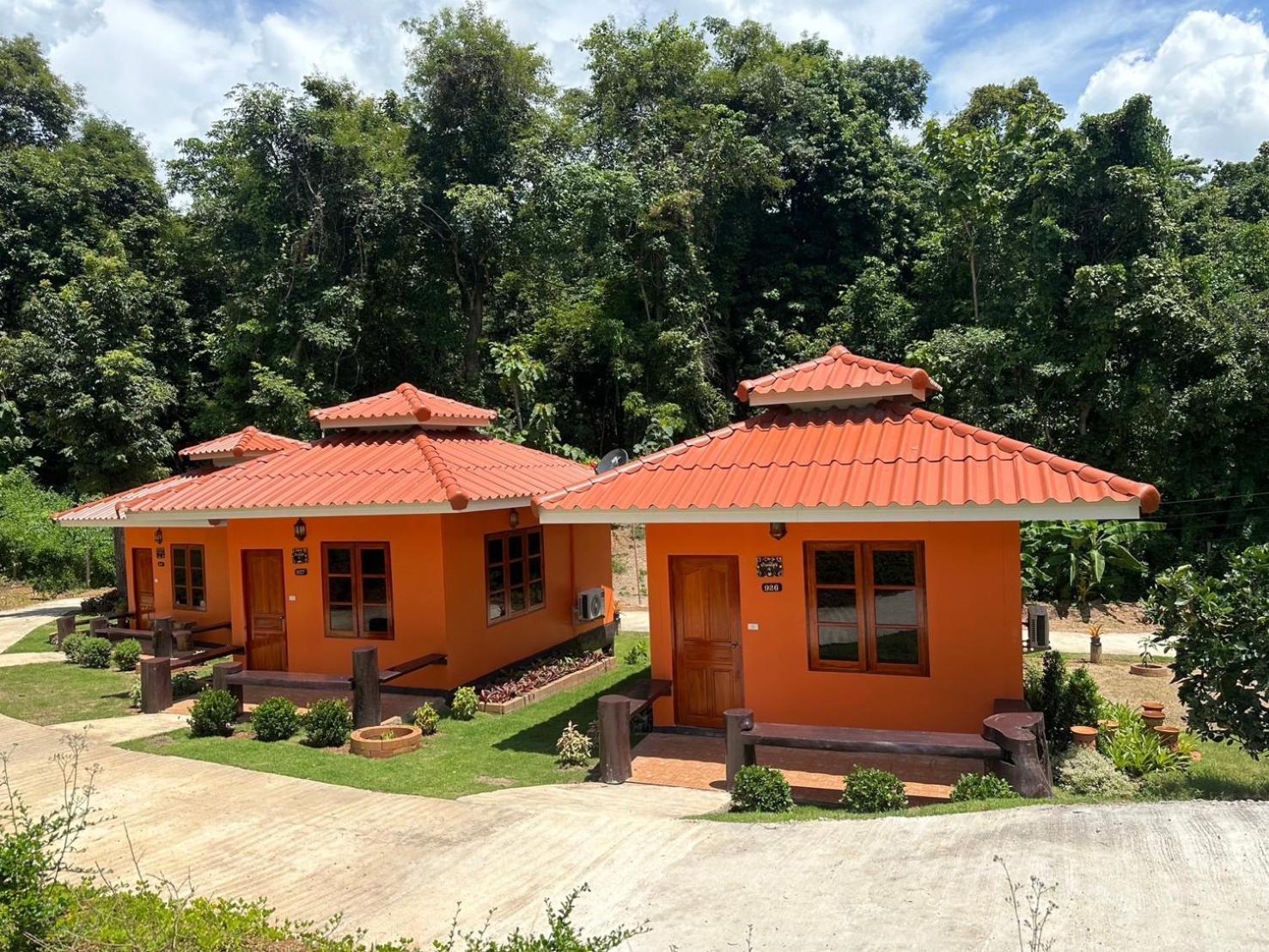 Resort Baanphuthadol