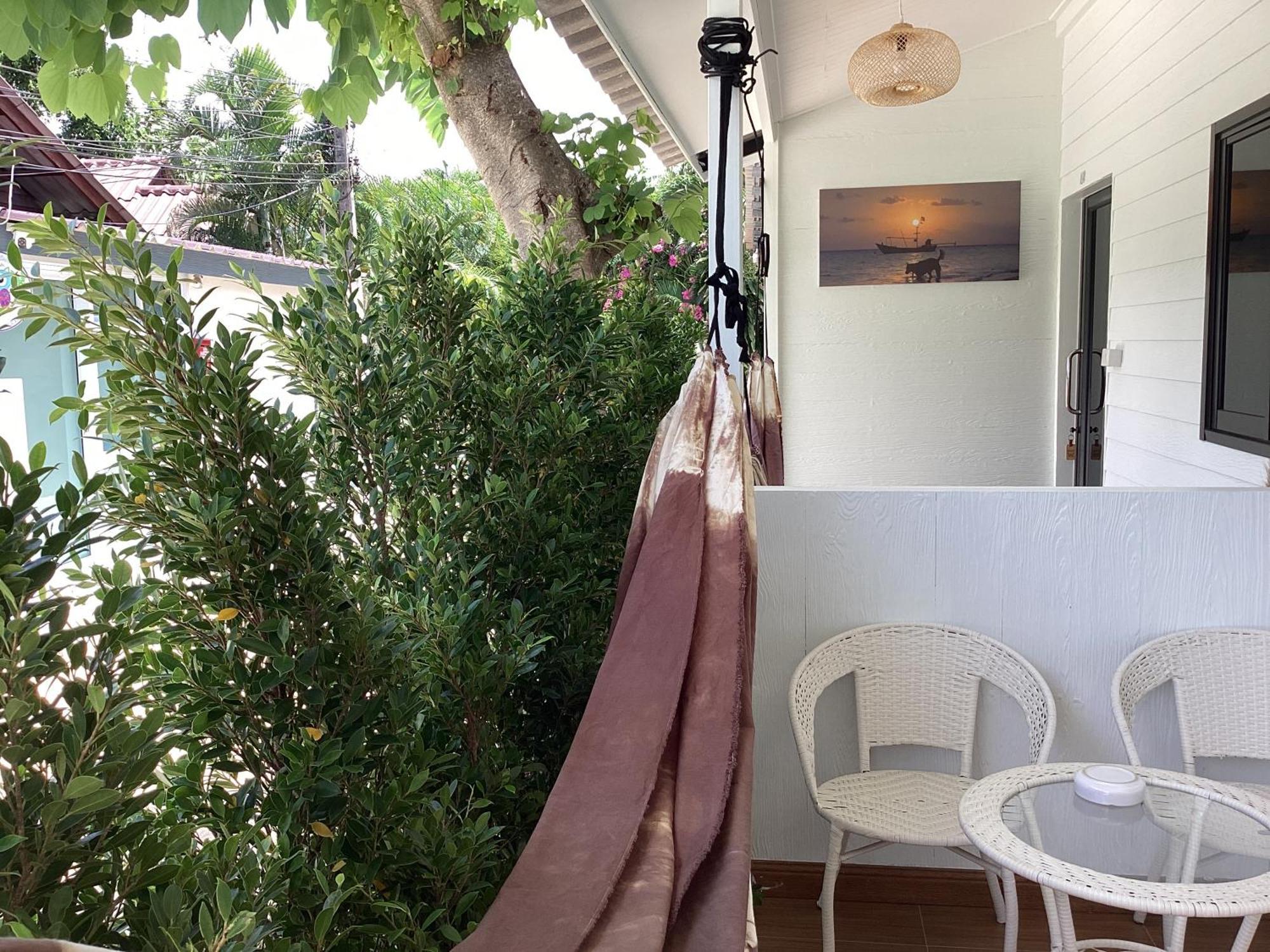 Namthip Homebeach Lodge