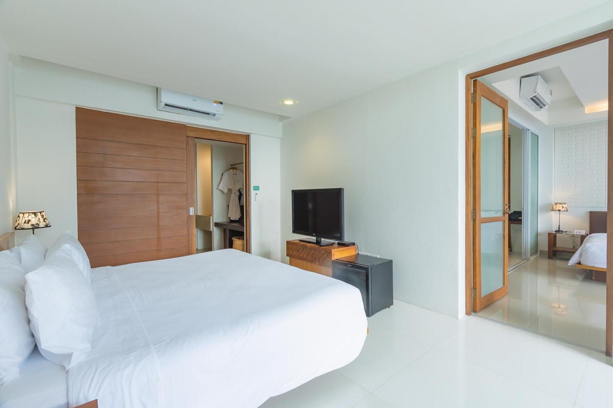 Kc Club & Pool Hotel 4*