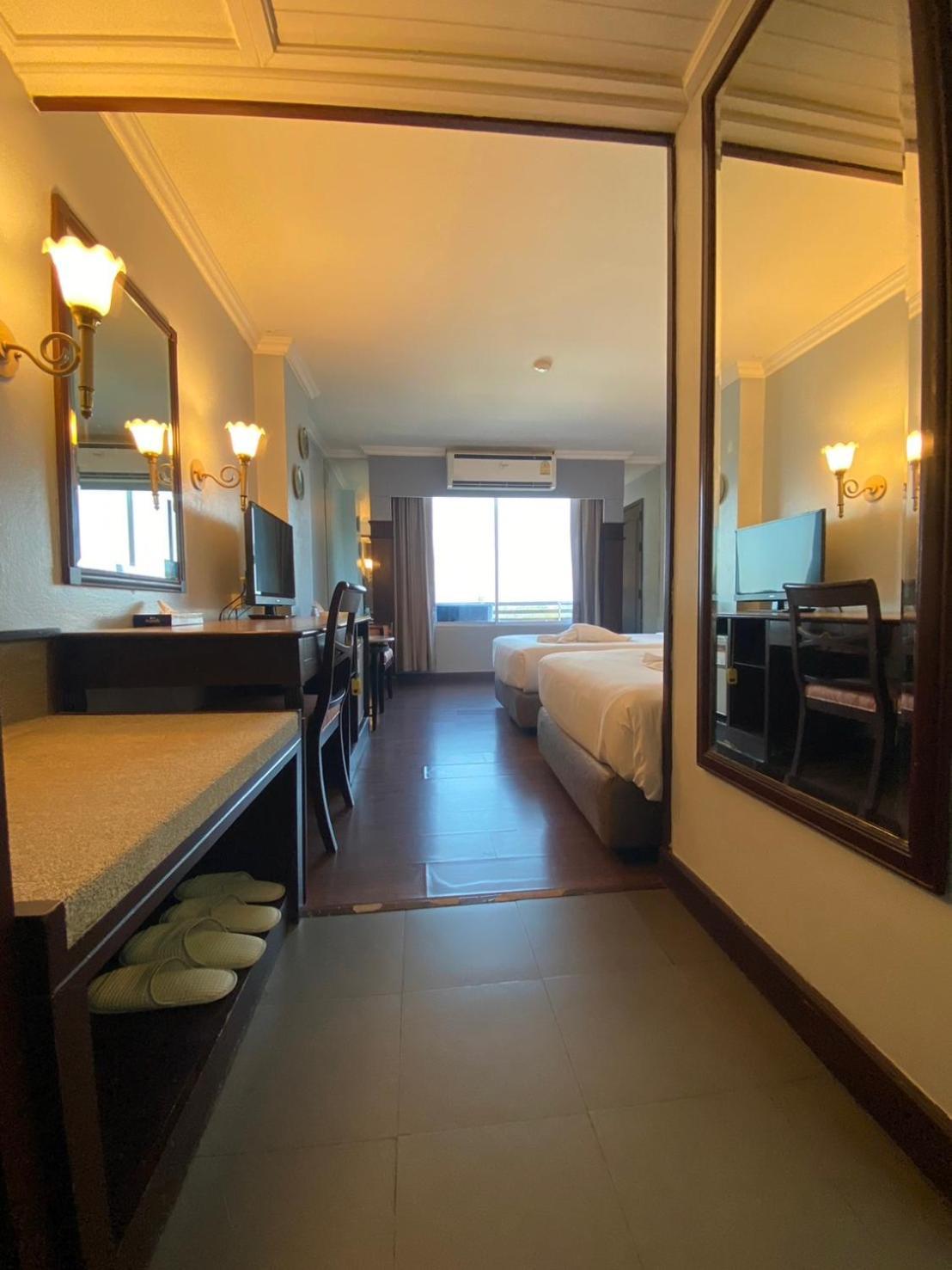 Mayflower Grande Hotel