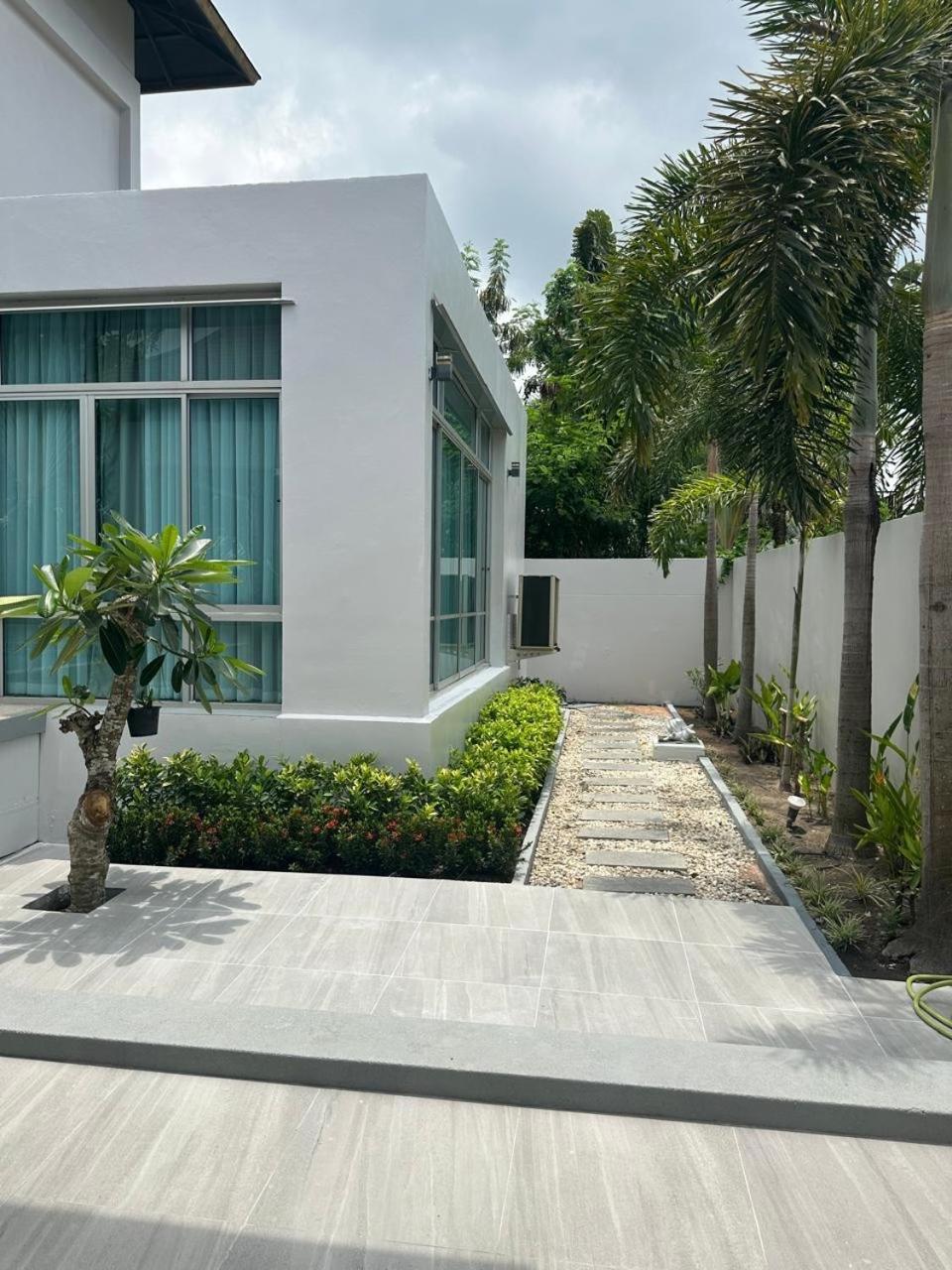 Villa Pool