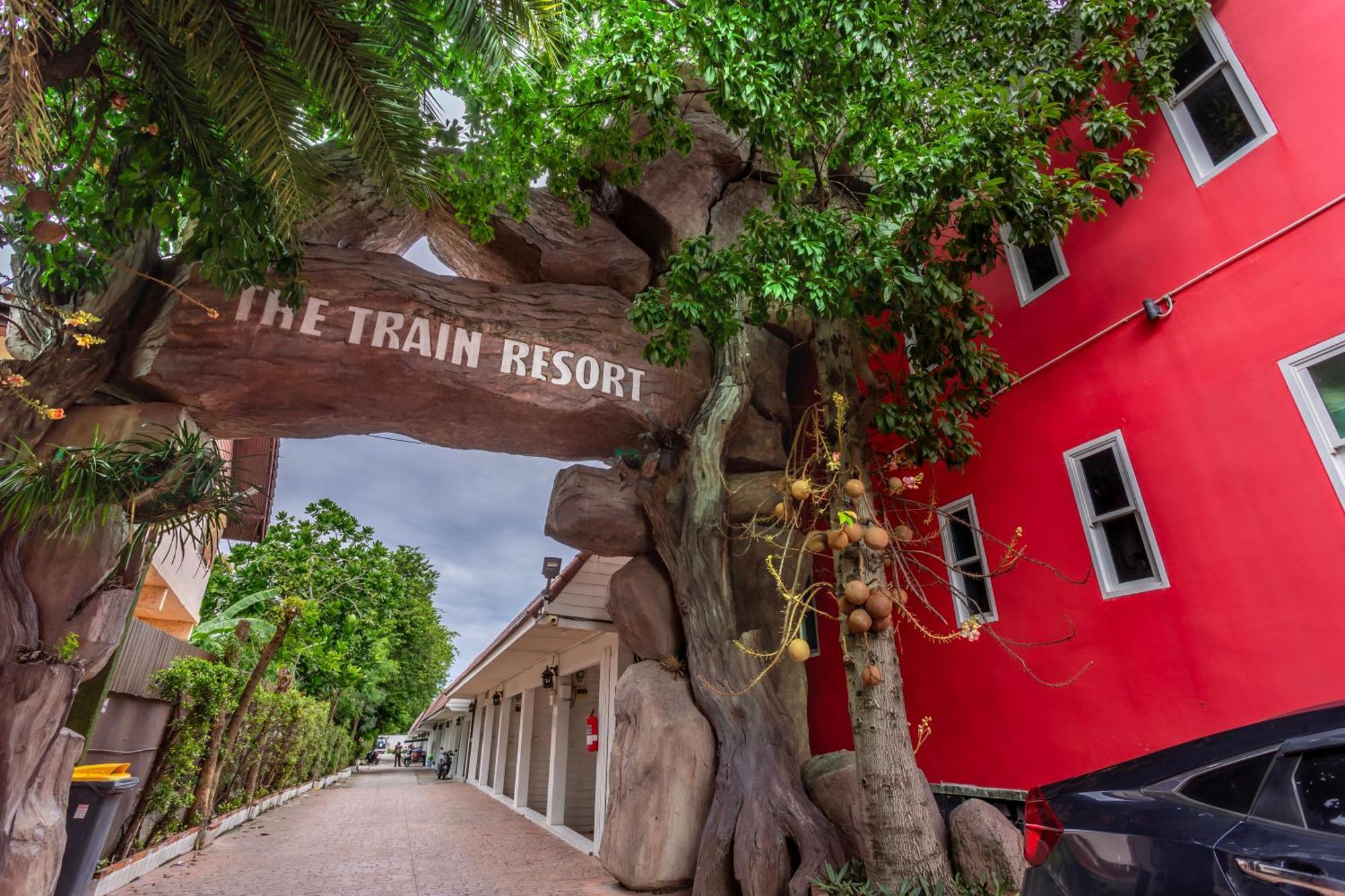 The Train Holiday park 3*