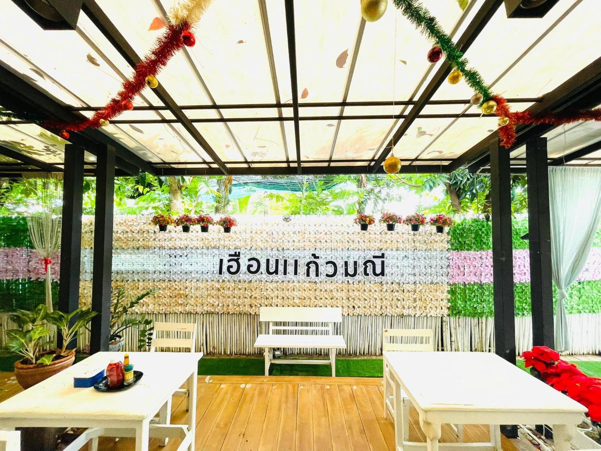 I Am เฮือนแก้วมณี Resort 3*