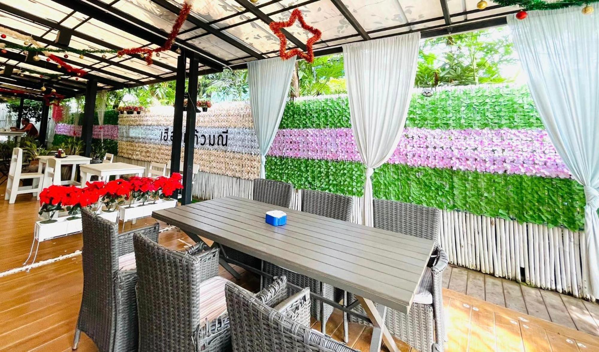I Am เฮือนแก้วมณี Resort Nakhon Pathom