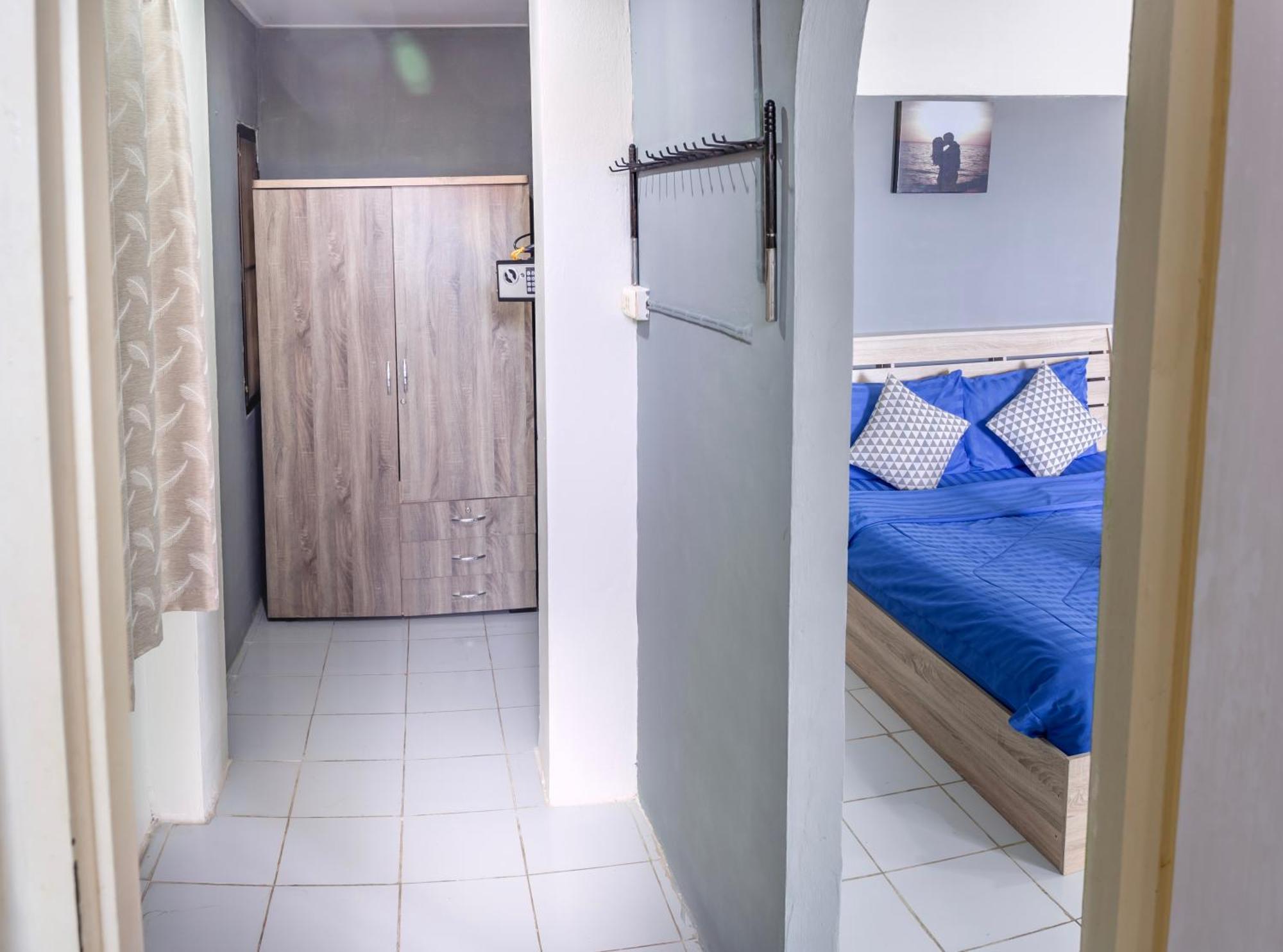 Happy - Beachfront 3*