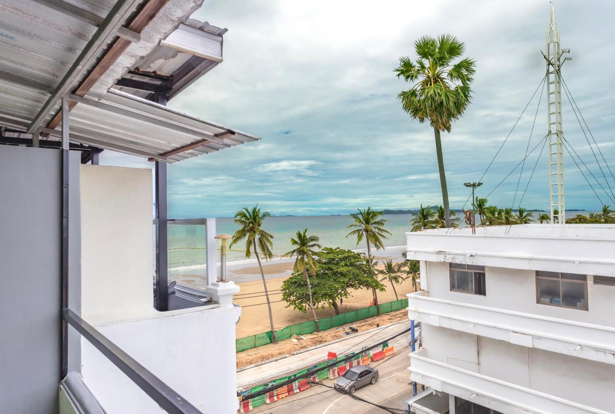 Hotel Happy - Beachfront Jomtien Beach