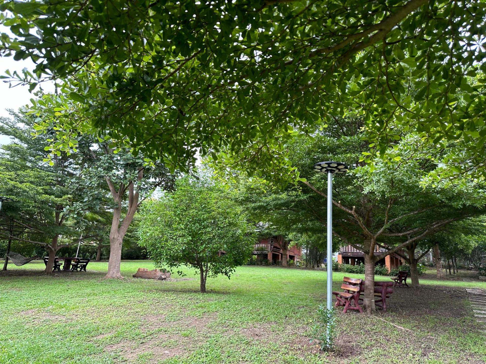 Fourtwoeight Pai * Kampong Huaibu
