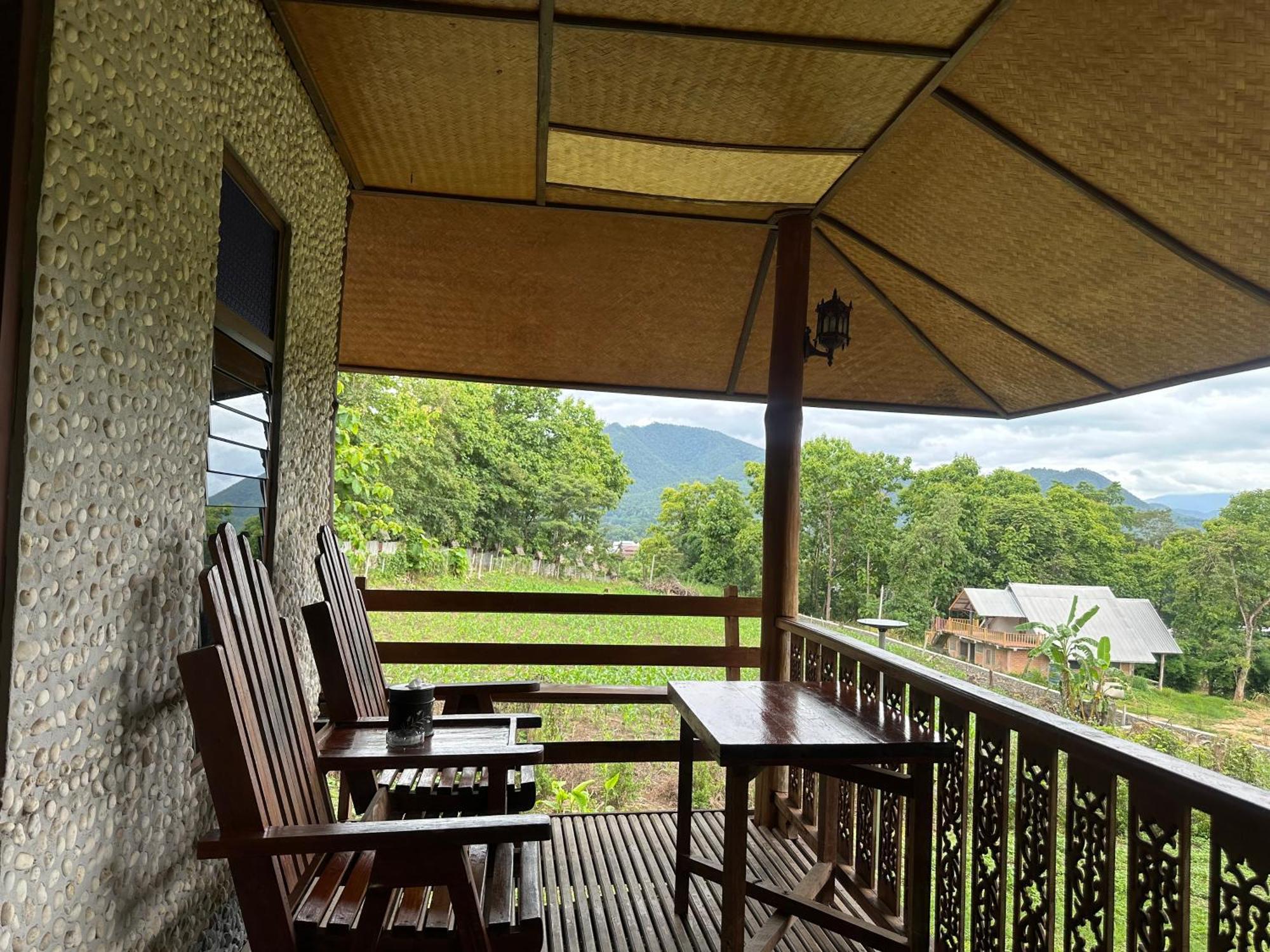 Fourtwoeight Pai * Kampong Huaibu