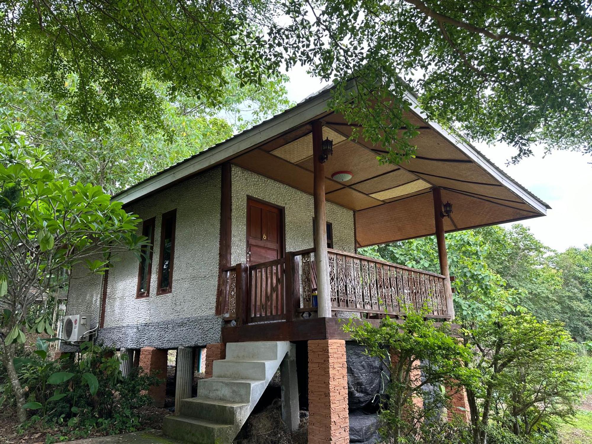 Resort Fourtwoeight Pai