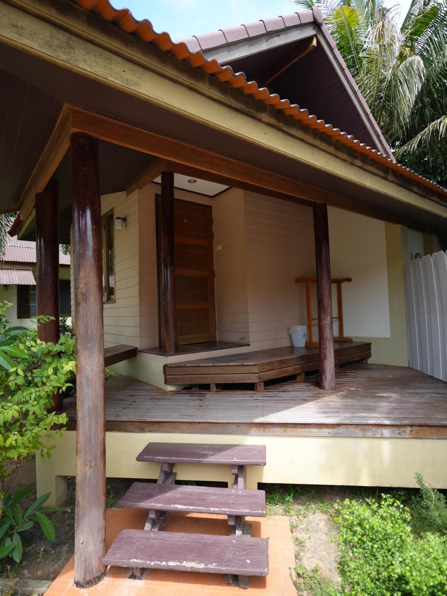 Baan Pun Sook Chao Lao Beach