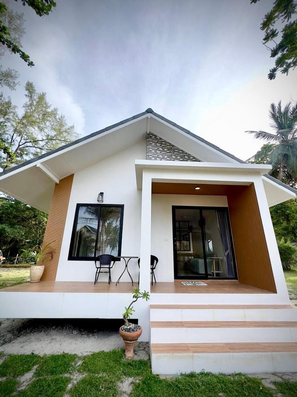 White Pearl 2br Beachfront House Malibu Seaview Holiday home Mae Haad