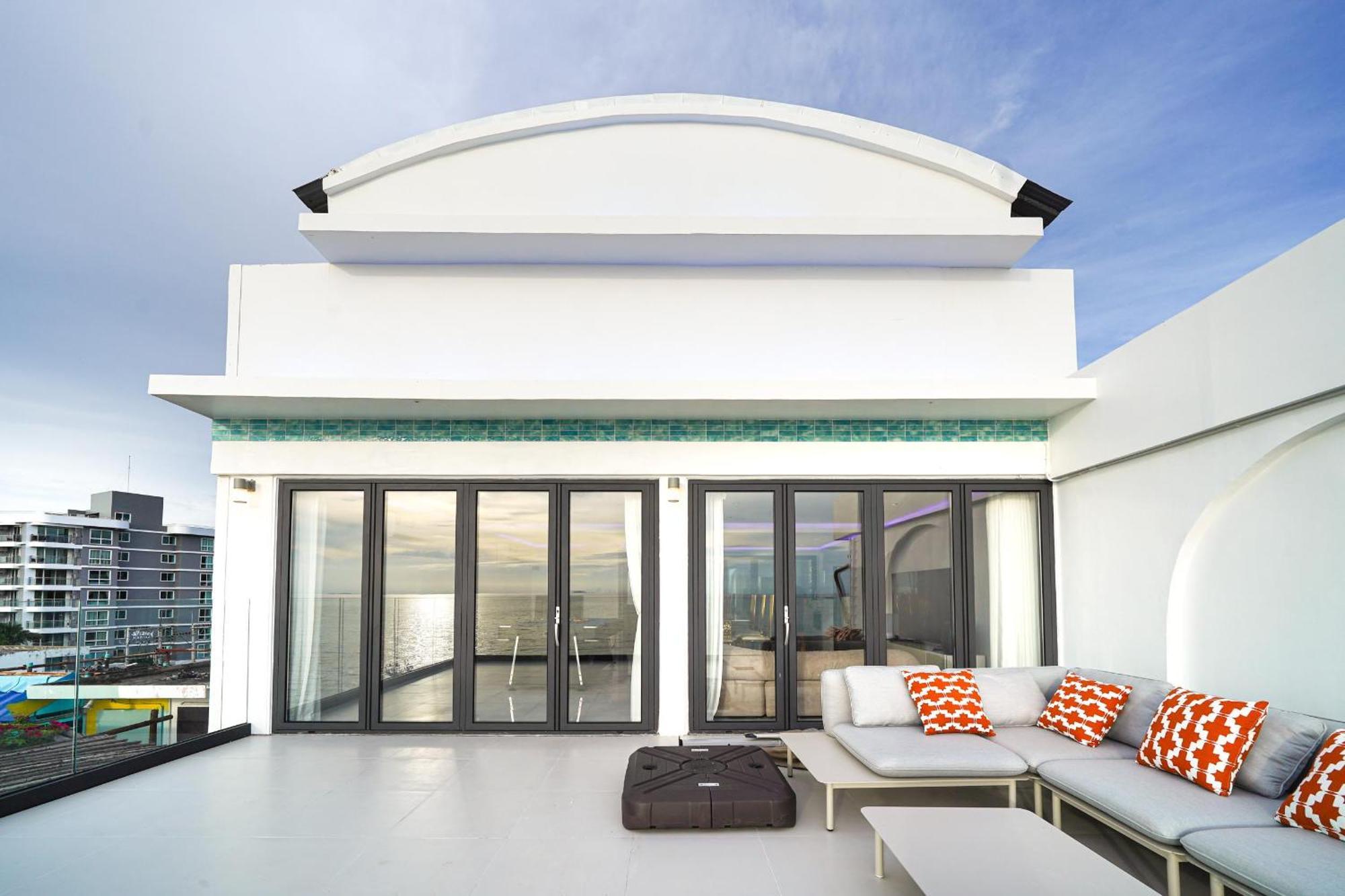 Villa Surf House Pool