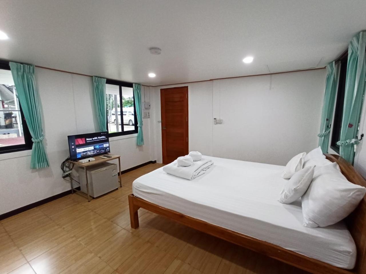 Rainbow House Resort *
