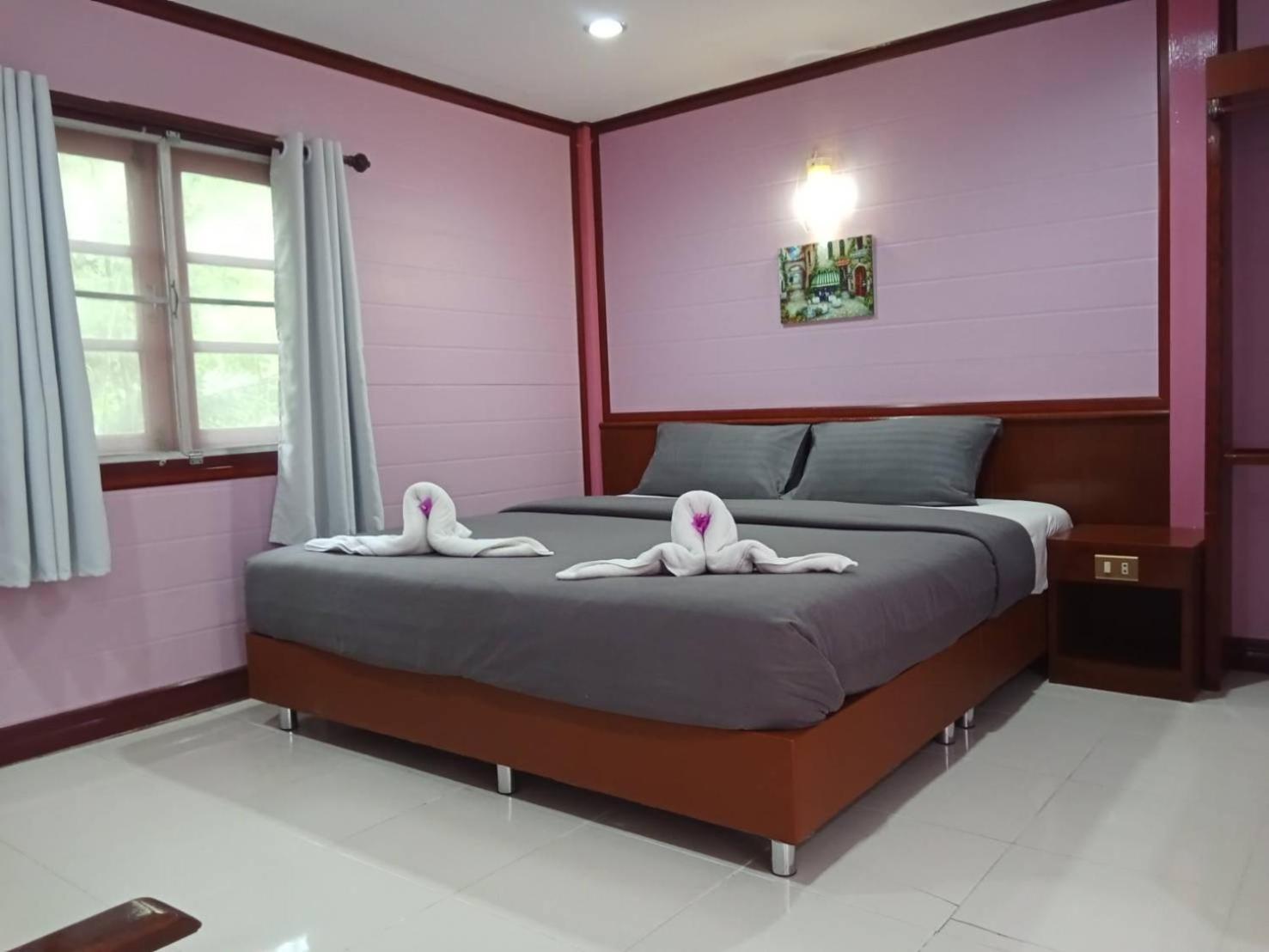 Haad Somboon House * Bang Saphan