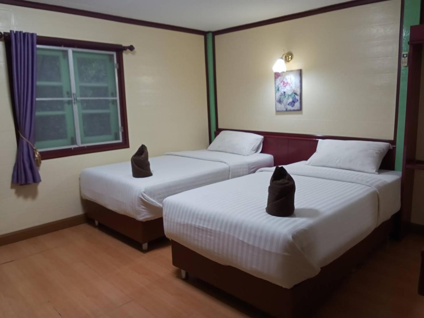 Haad Somboon House Resort *