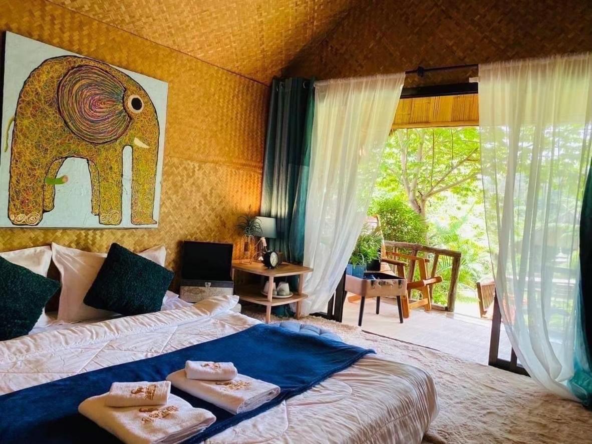 3 Pok Maewang Jinxiang Gold Elephant Park Homestay *