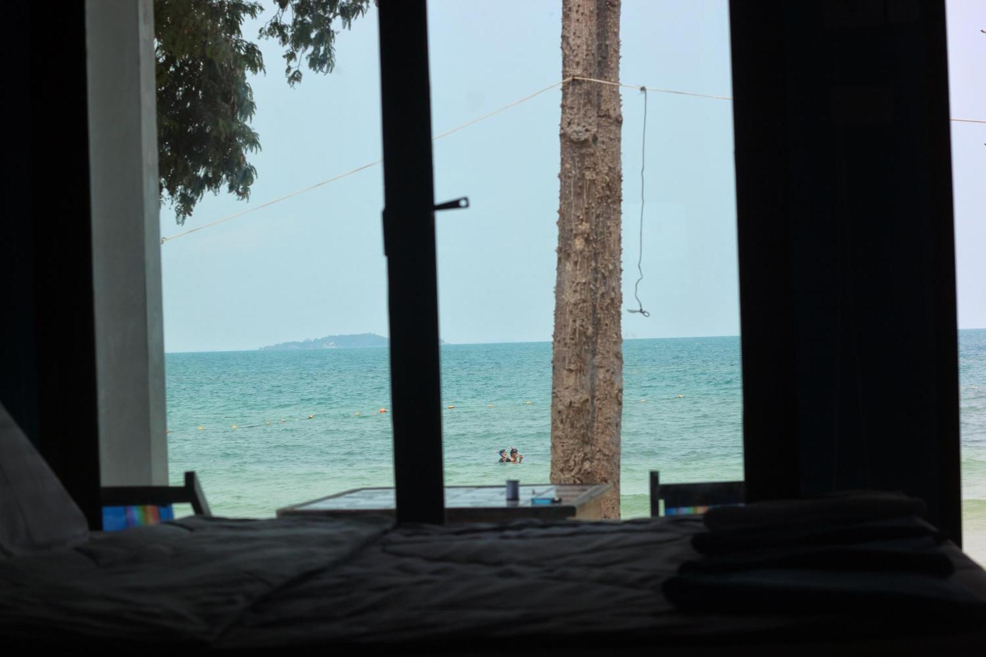 ลุงดำฮัทบีช Guest house *