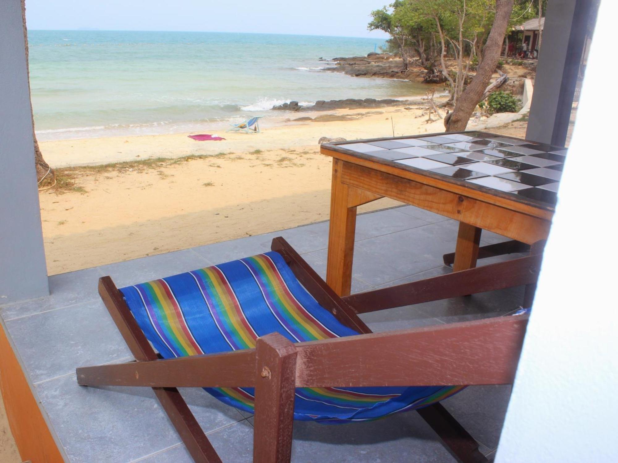 ลุงดำฮัทบีช Koh Samet