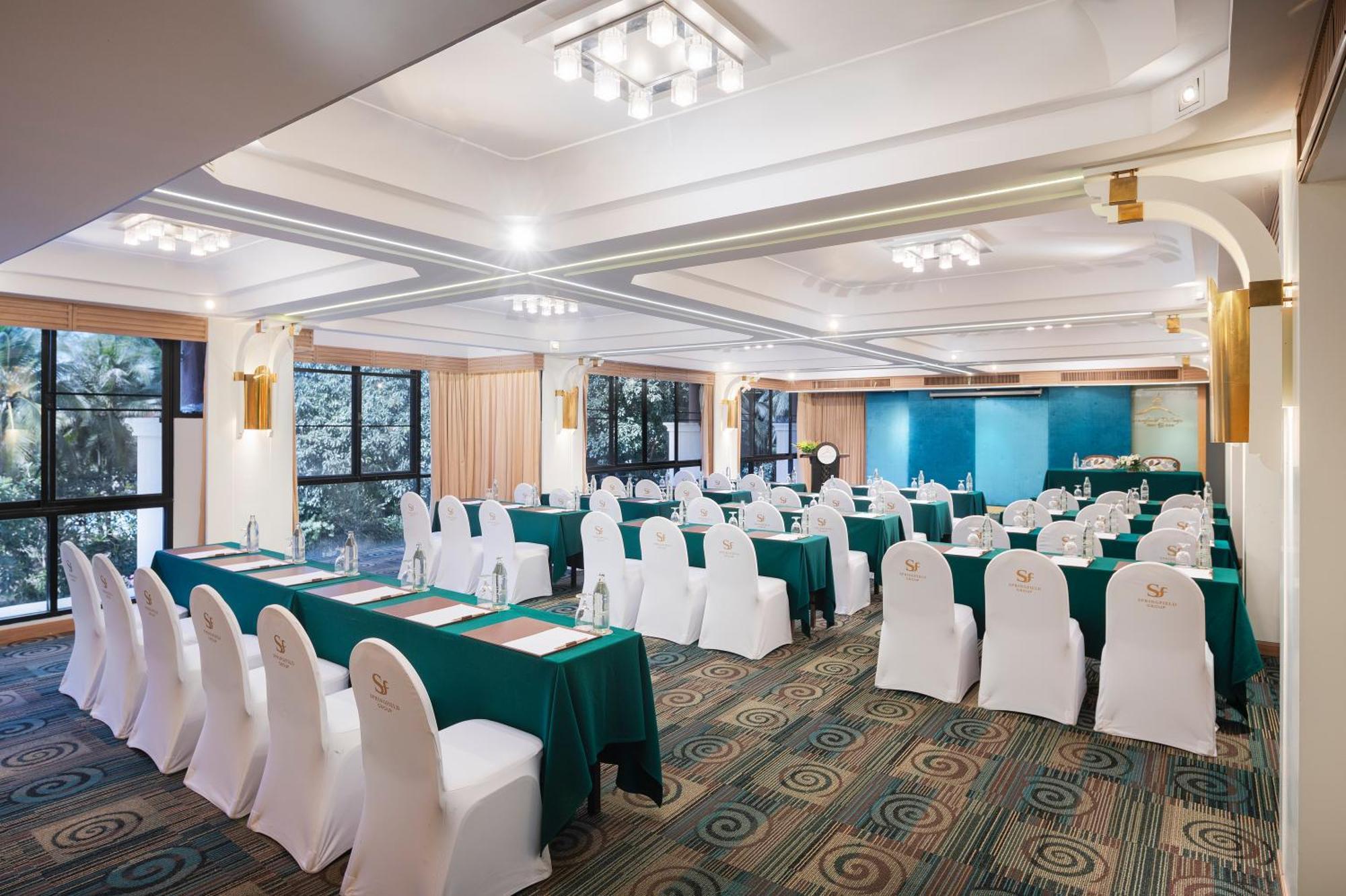 Resort Springfield Village Golf & 4*
