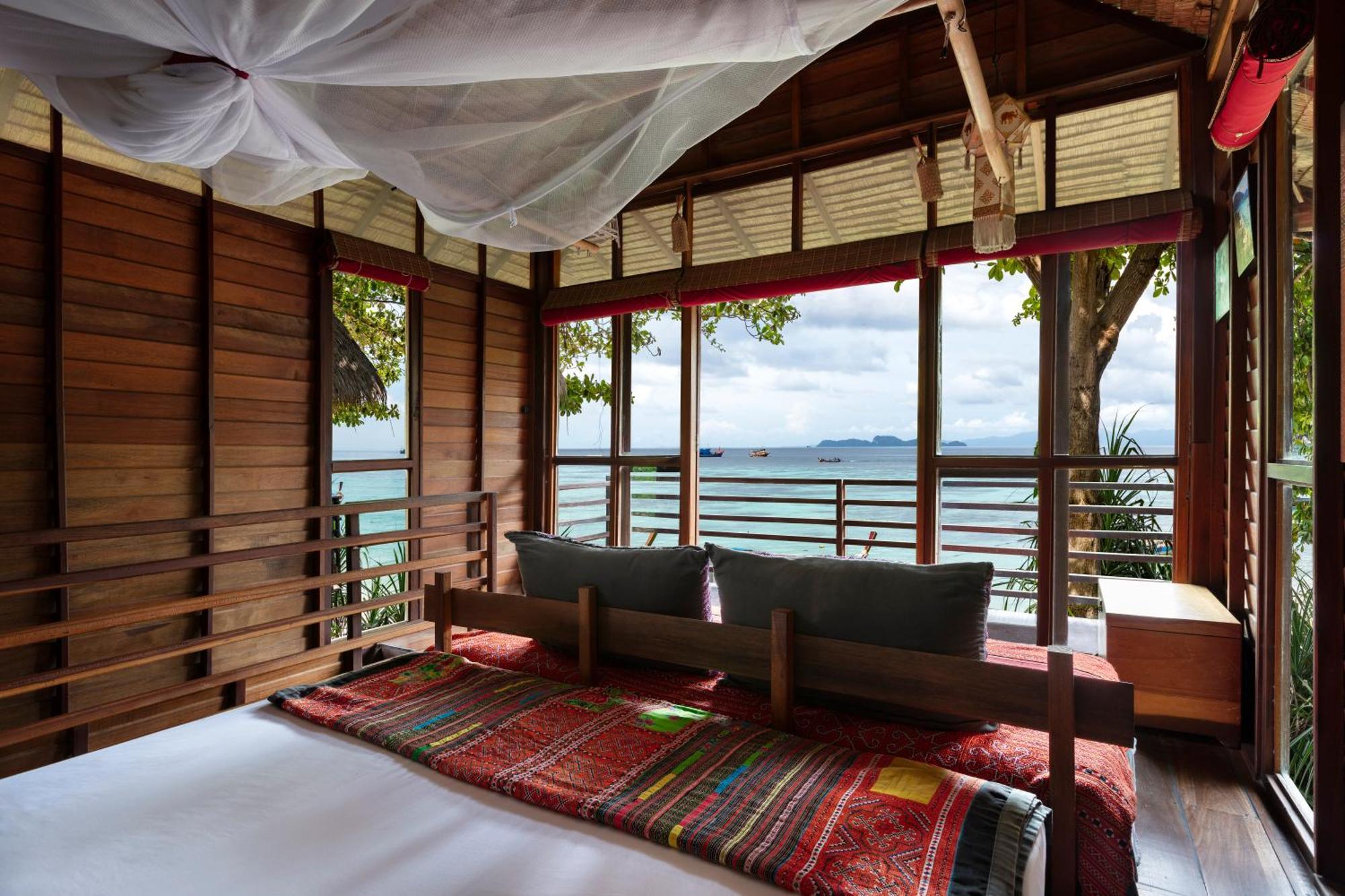 Castaway Resort 3*