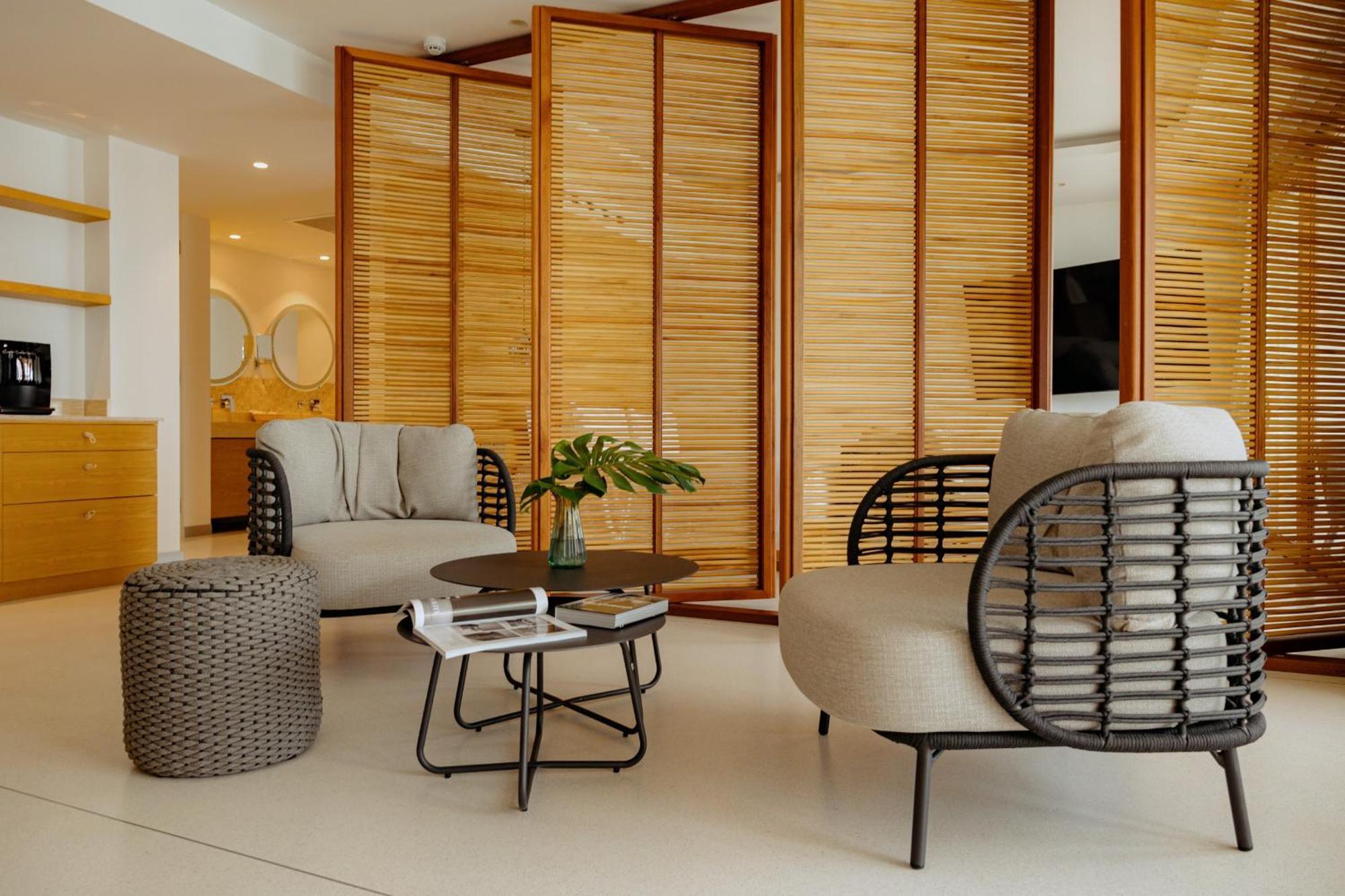 Elite Atoll Beachfront 4*
