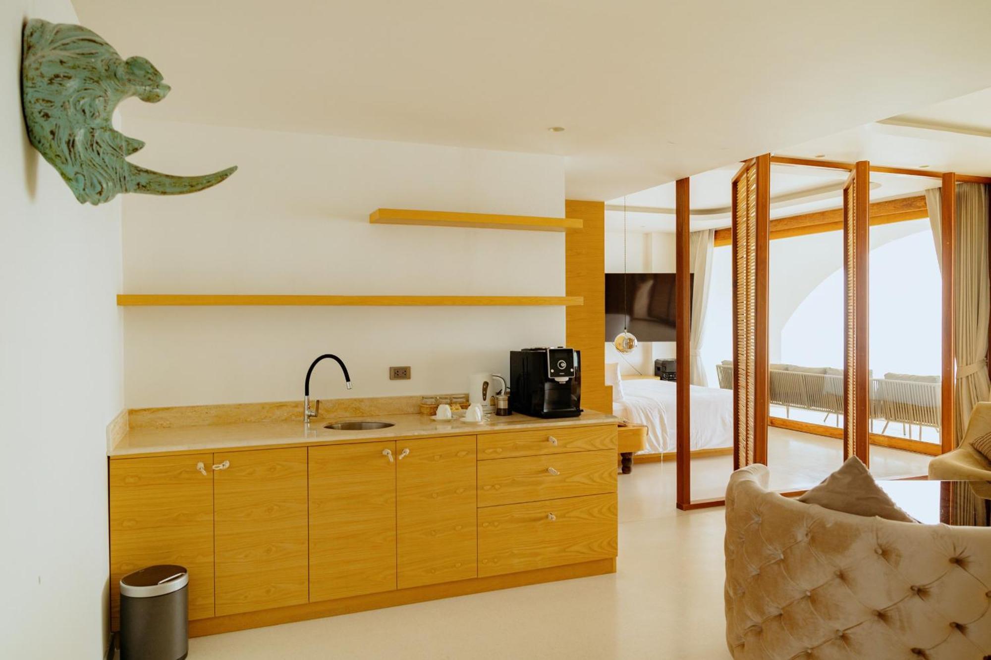 Elite Atoll Beachfront Hotel