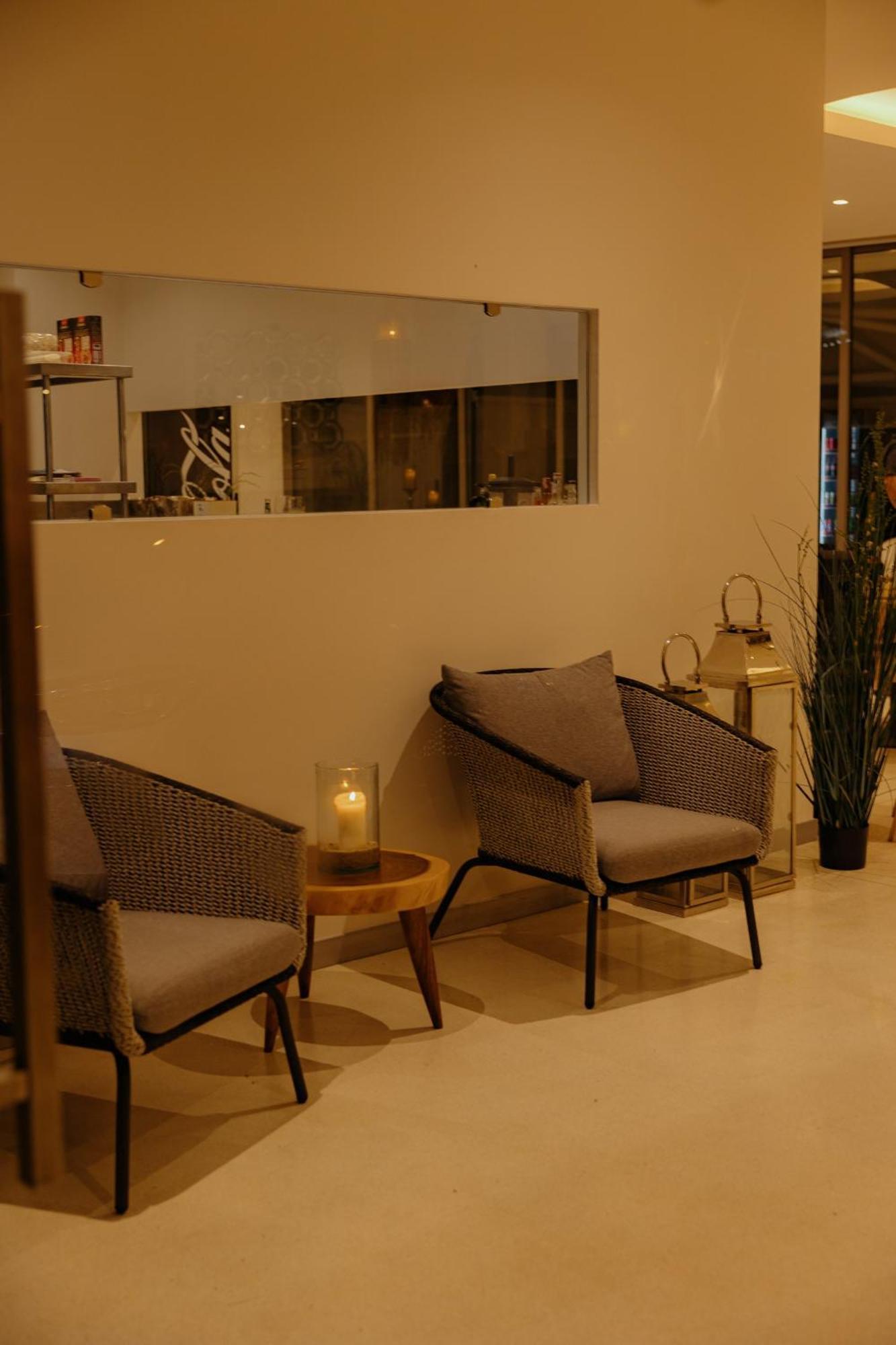 Elite Atoll Beachfront 4*