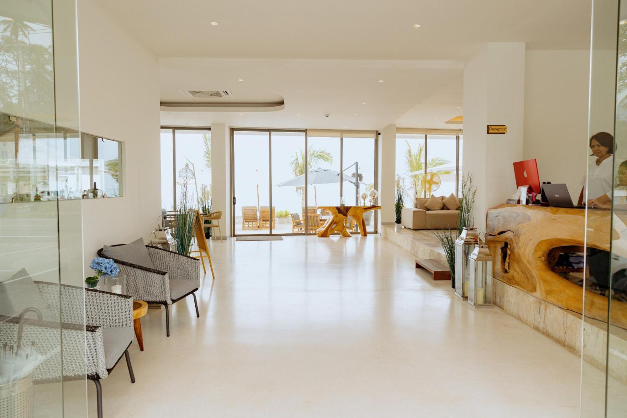 Hotel Elite Atoll Beachfront 4*