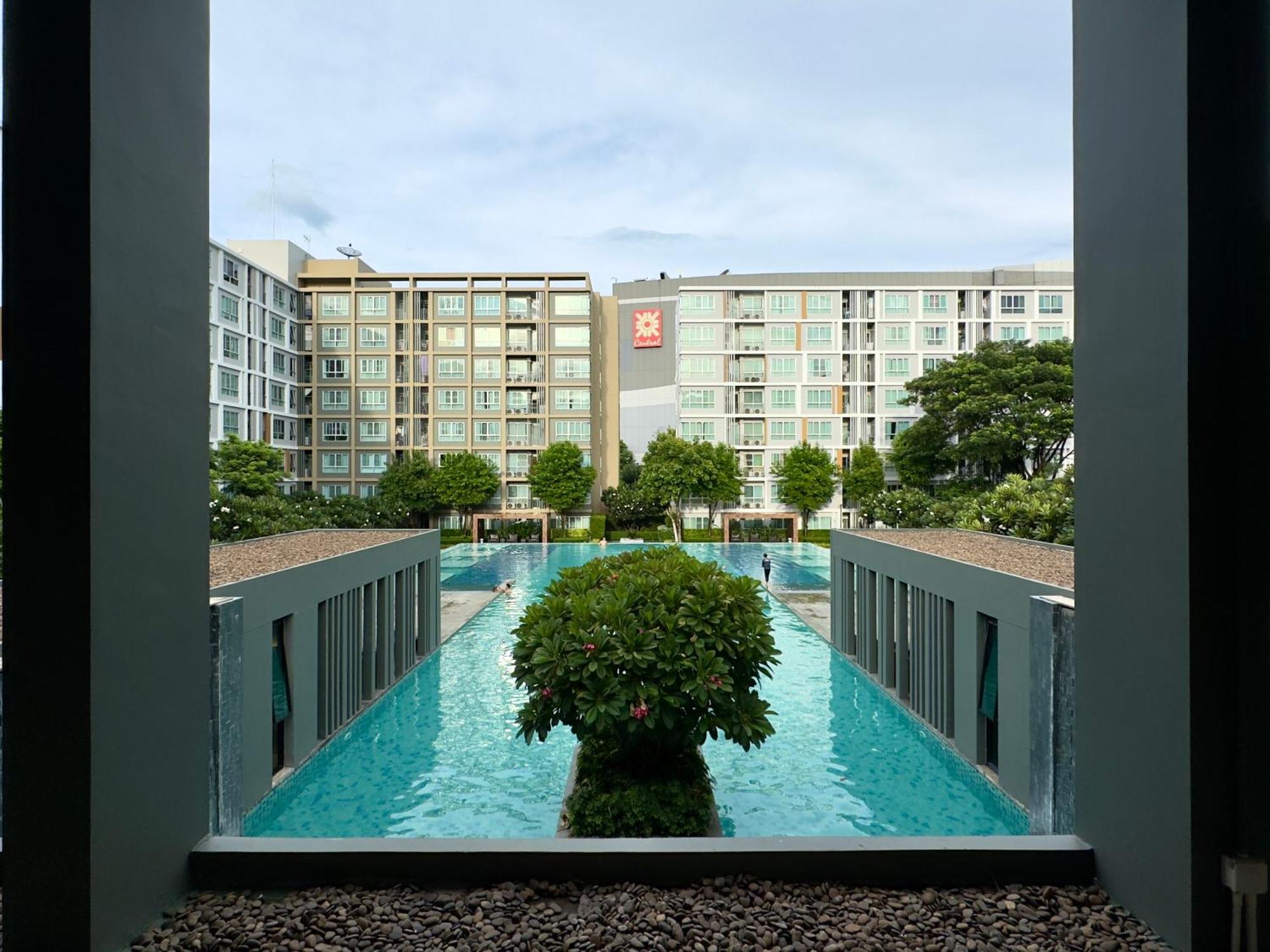 Apartment Dcondo Is Next To The Mall *