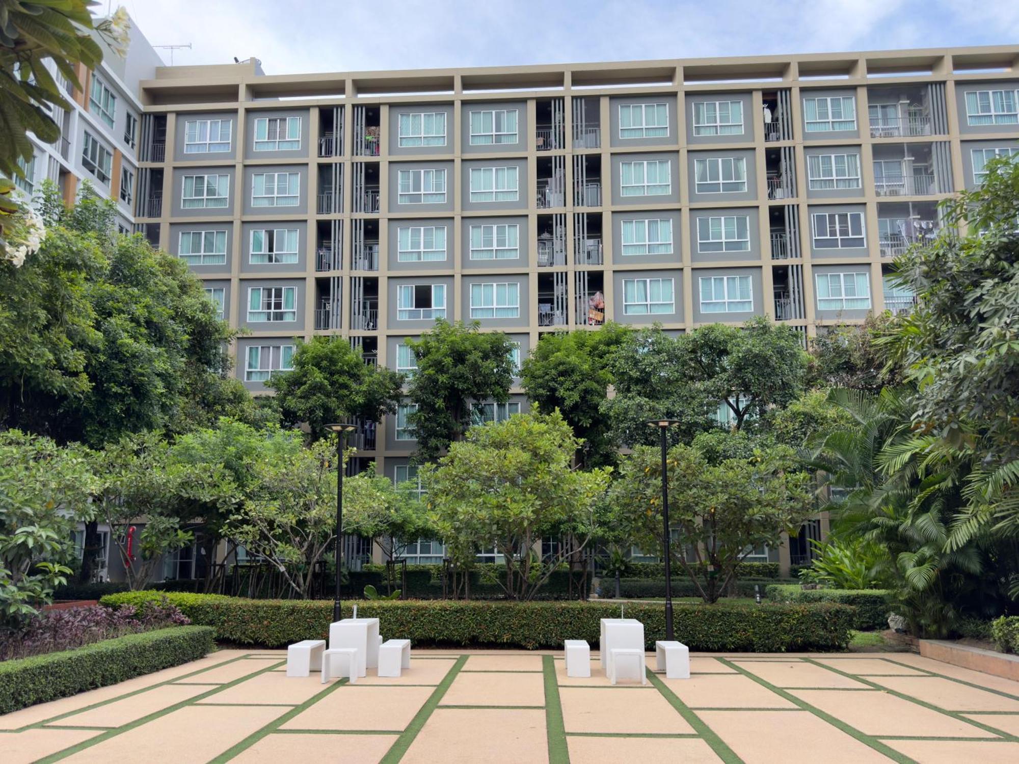 Apartment Dcondo Is Next To The Mall *