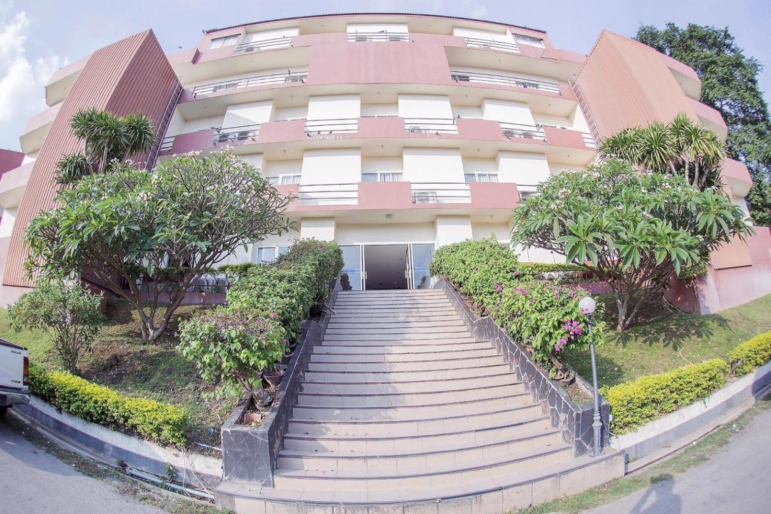 Hotel Rajpracha ราชประชา 3*