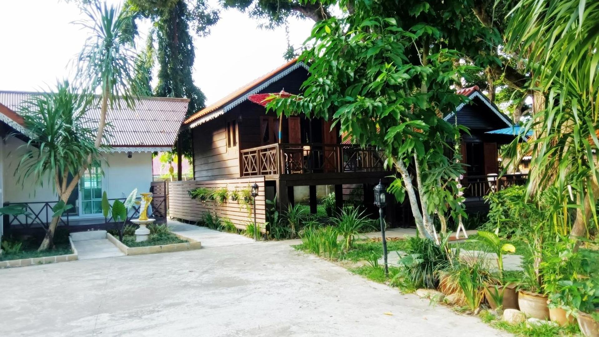Banviewnam & Ban Tha Pong Daeng
