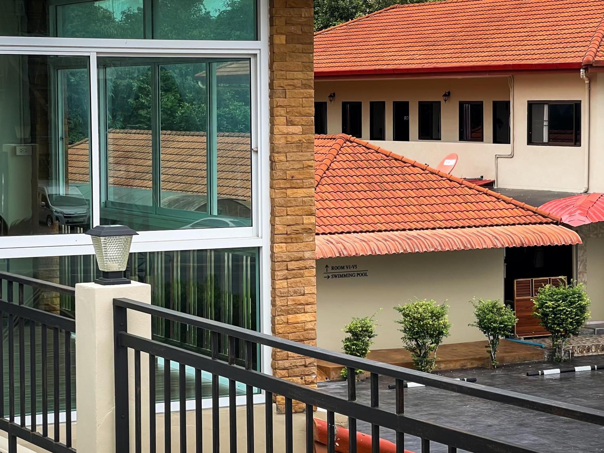Tachang Airport Resort 3*