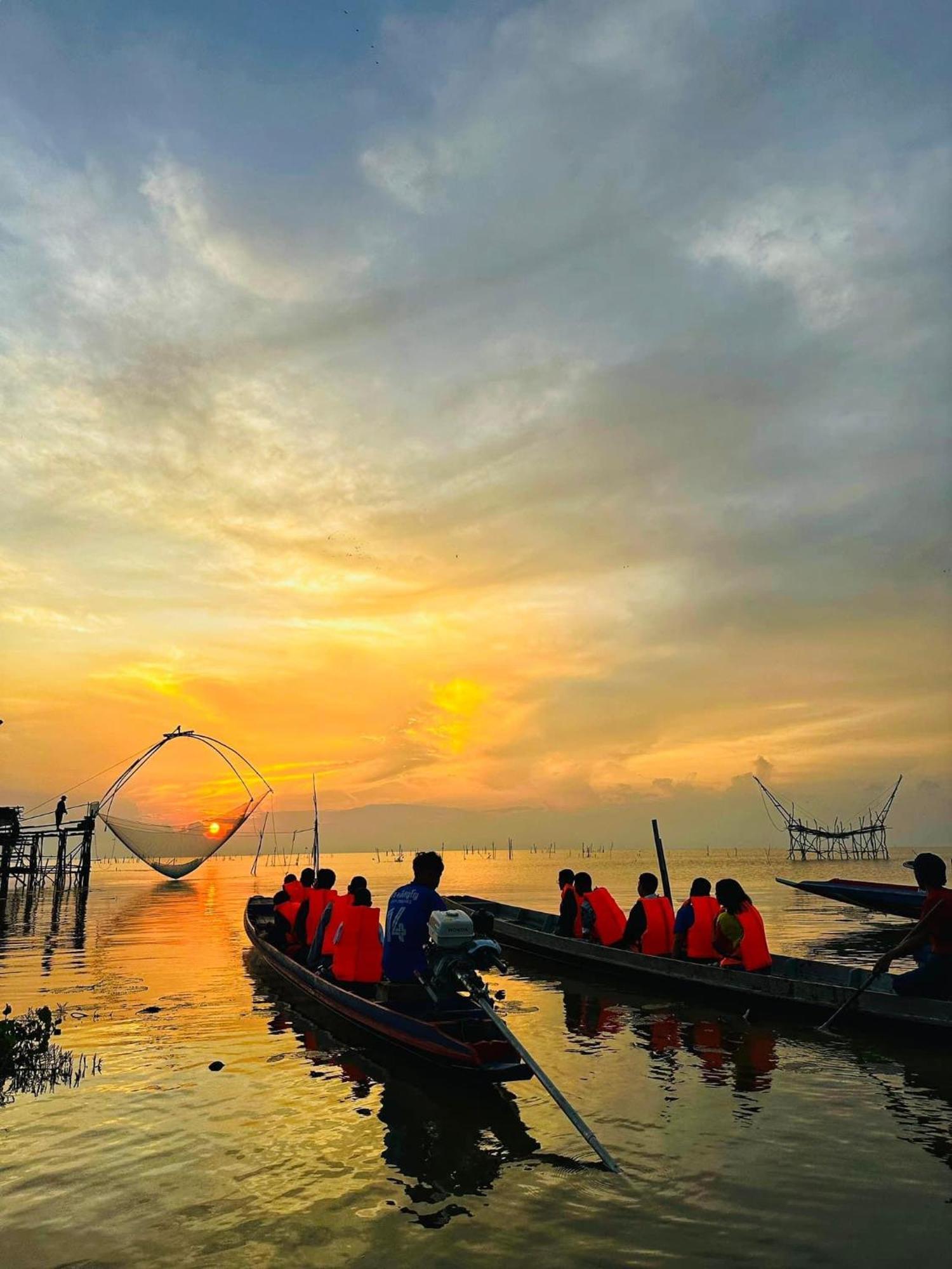 Sai Klong Song Lae Pakpra *