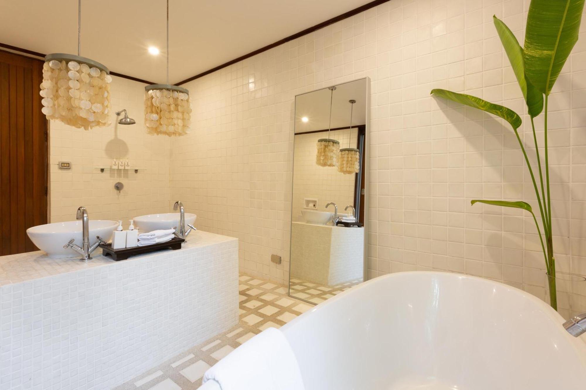 Villa Ban Suriya Lipa Noi