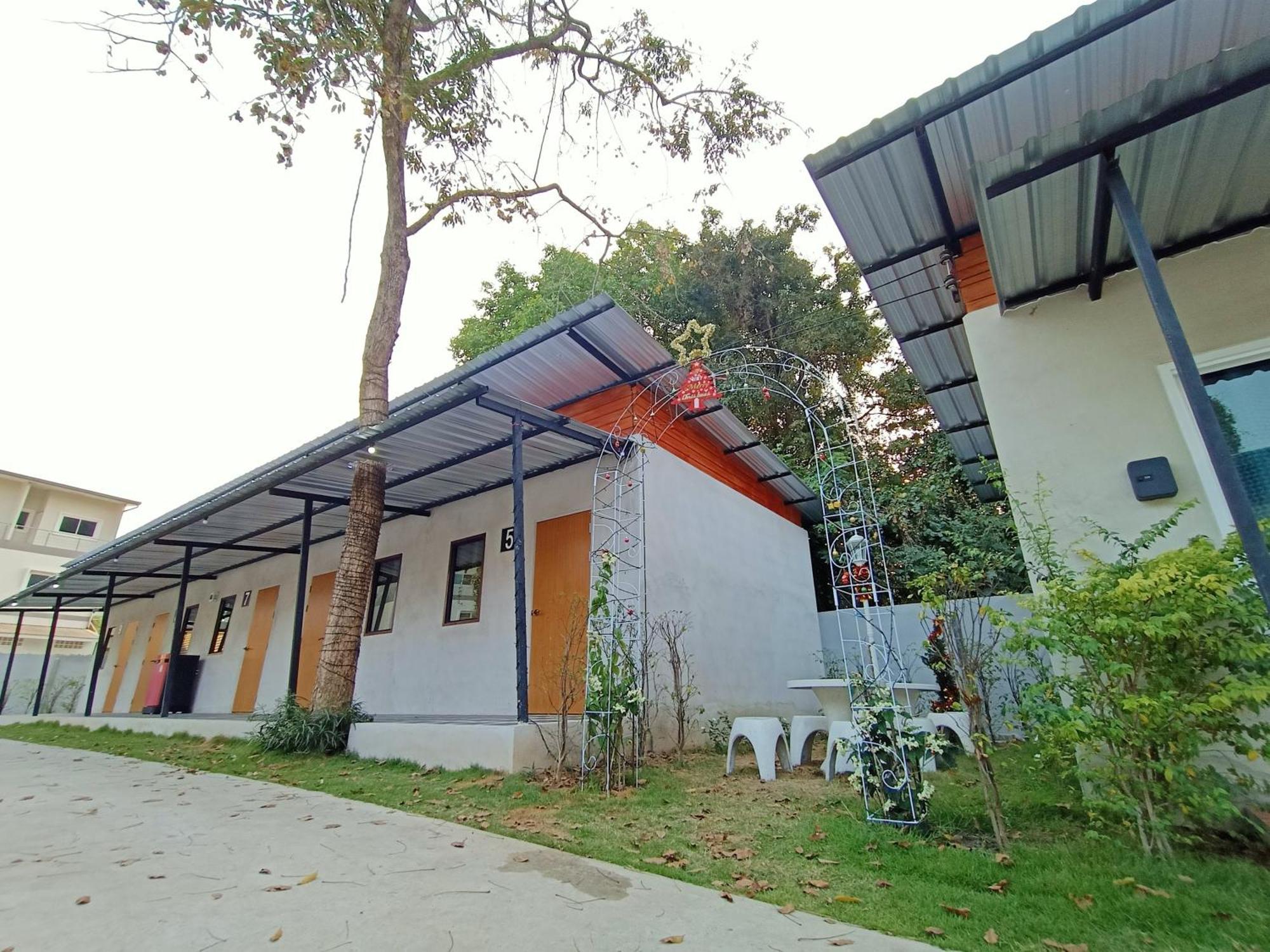 Resort พักดีรีสอร์ท 2 Nakhon Ratchasima