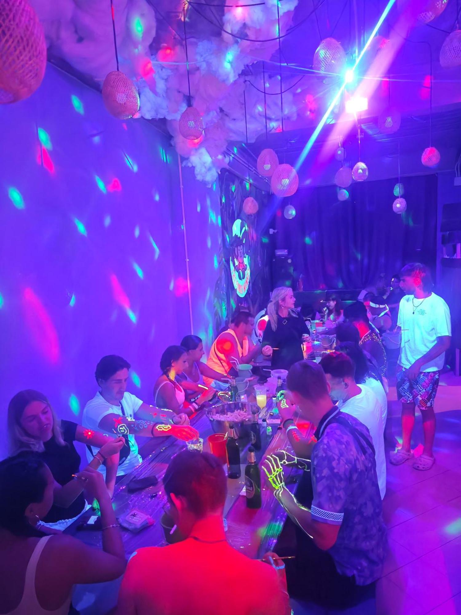 Hostel The Funky Monkey - 18 To 40 Years Old Only