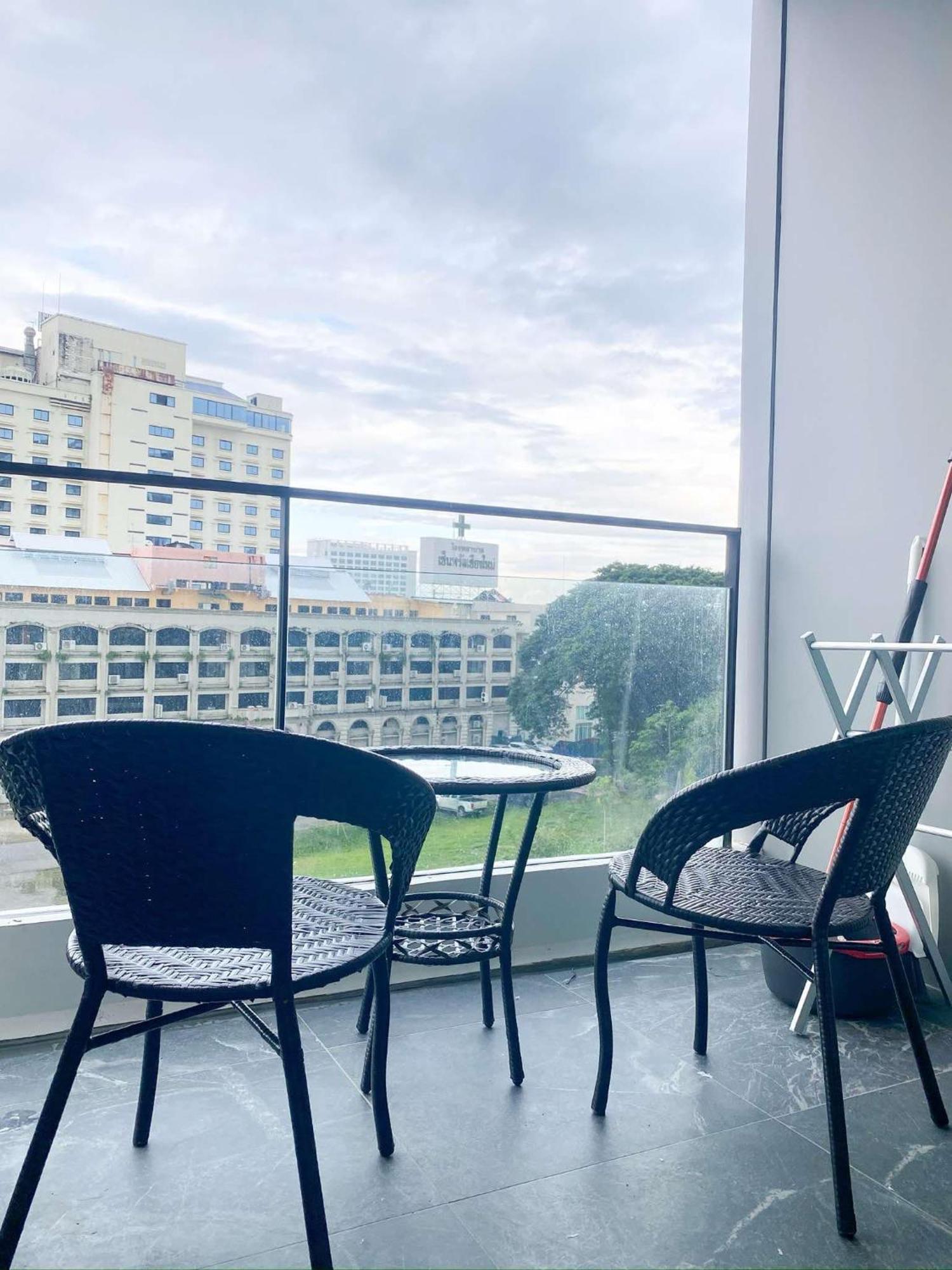 The Astra Sky River Luxury Condo,the Largest Pool Apartment
