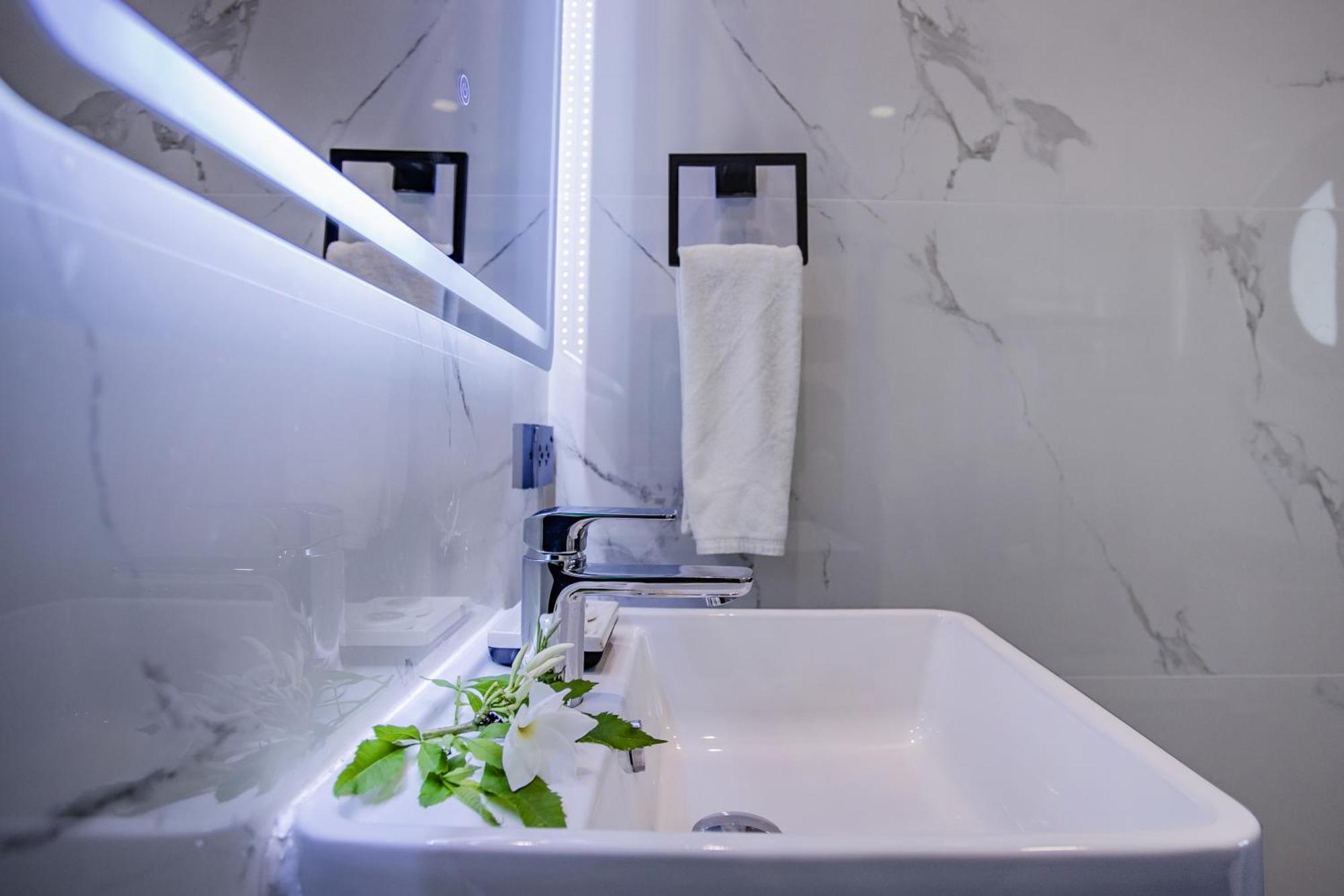 Baan Santhiya Private Pool - Free Tuk-tuk Service To The Beach! Villa *