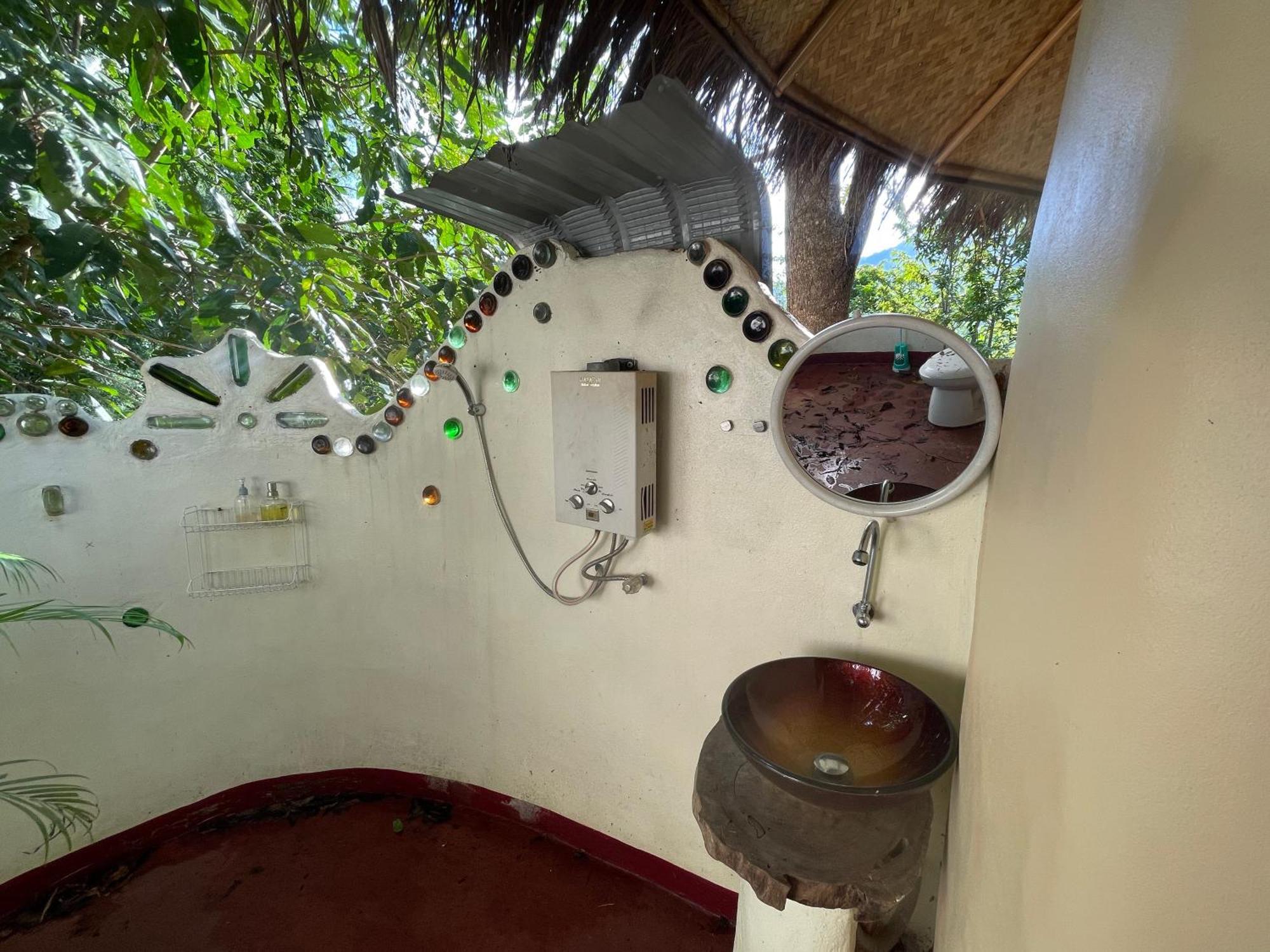 Roundhouses Bed & Breakfast *