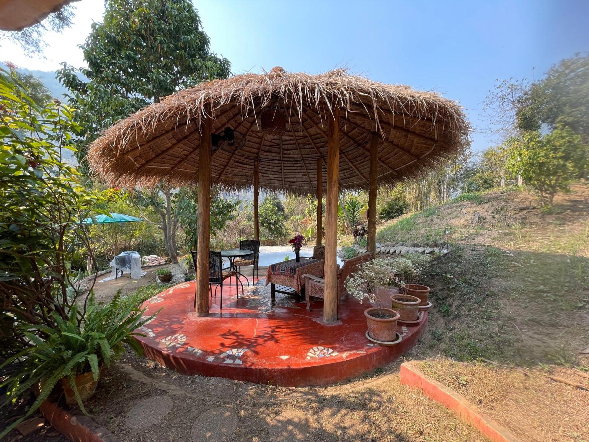 Bed & Breakfast Roundhouses *