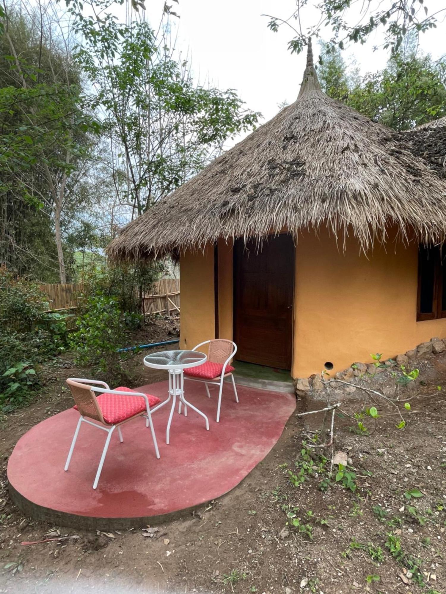 Bed & Breakfast Roundhouses Chiang Dao