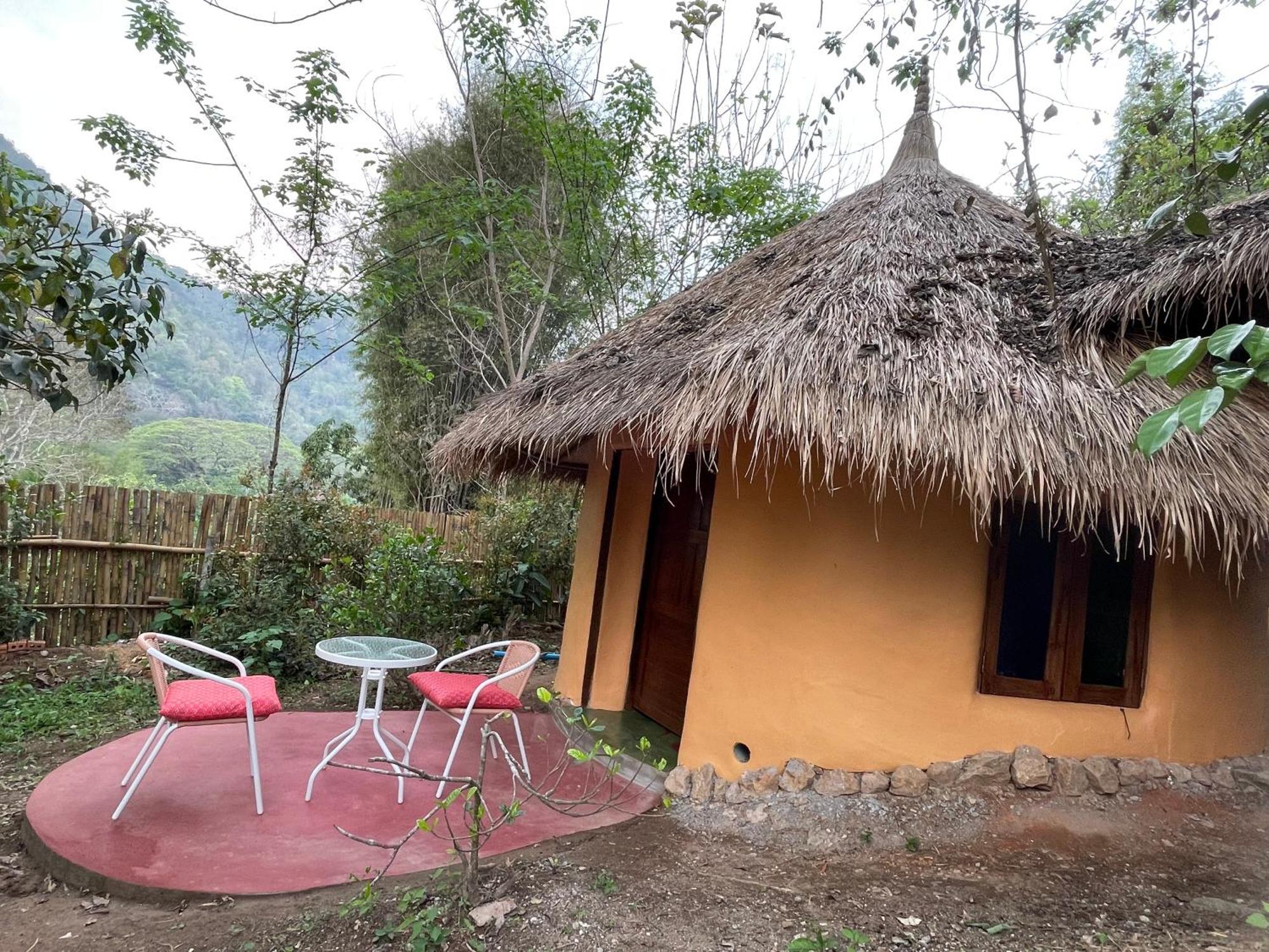 Bed & Breakfast Roundhouses