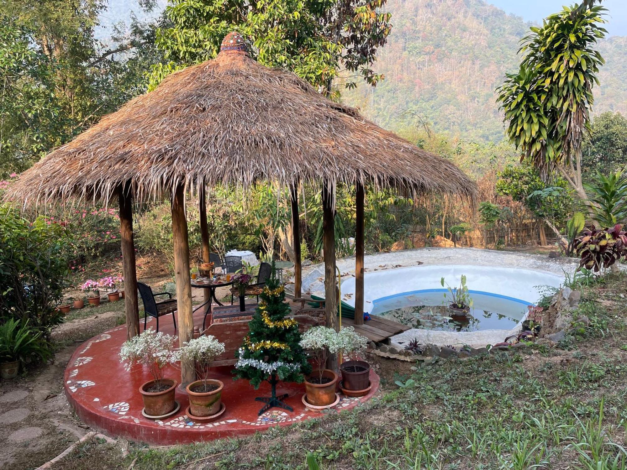 Roundhouses Bed & Breakfast