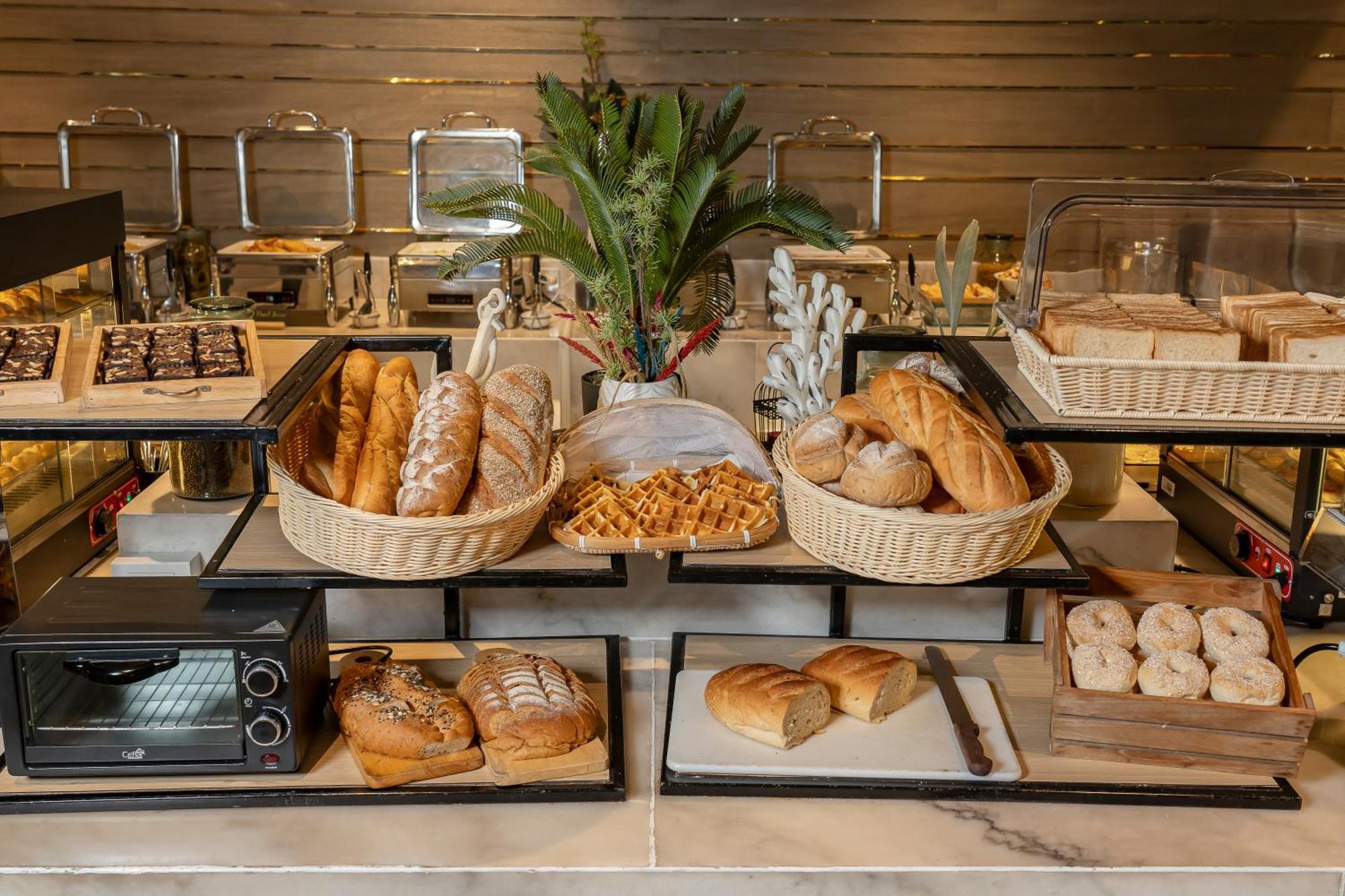 Hotel Arden And By At Mind Chonburi